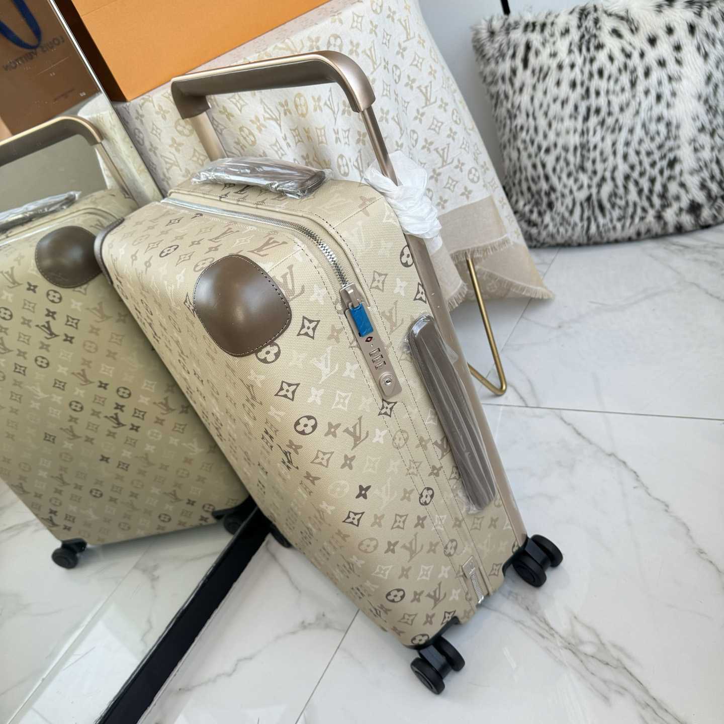 Louis Vuitton Horizon 55 M29160 - DesignerGu