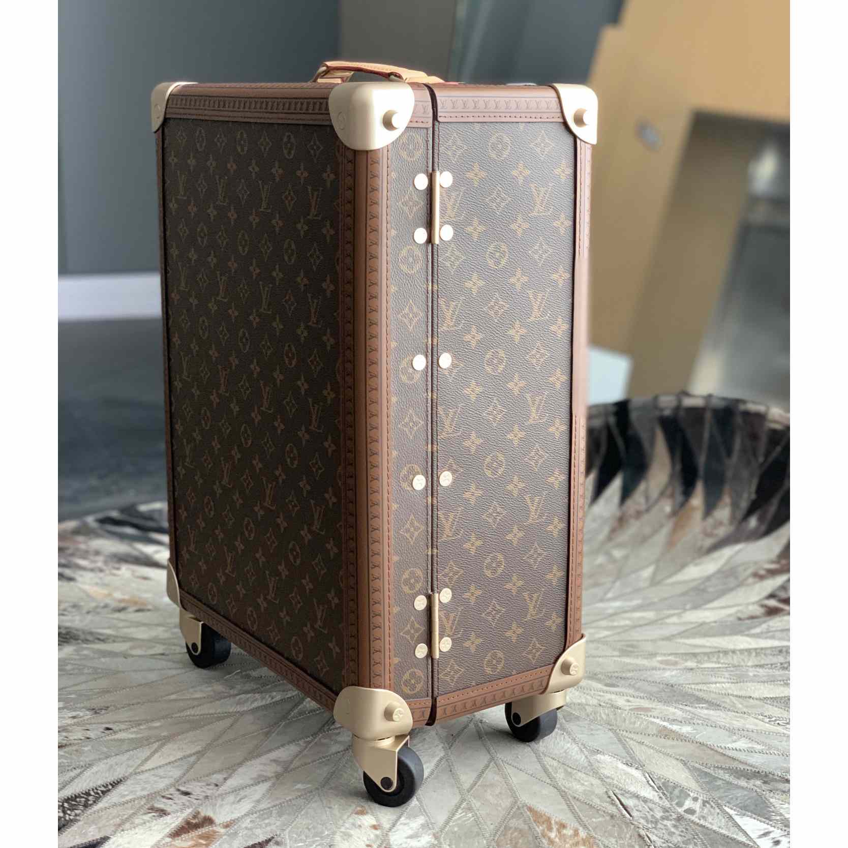 Louis Vuitton Rolling Trunk M20212 - DesignerGu