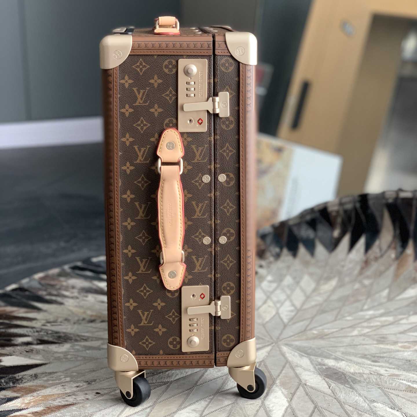 Louis Vuitton Rolling Trunk M20212 - DesignerGu