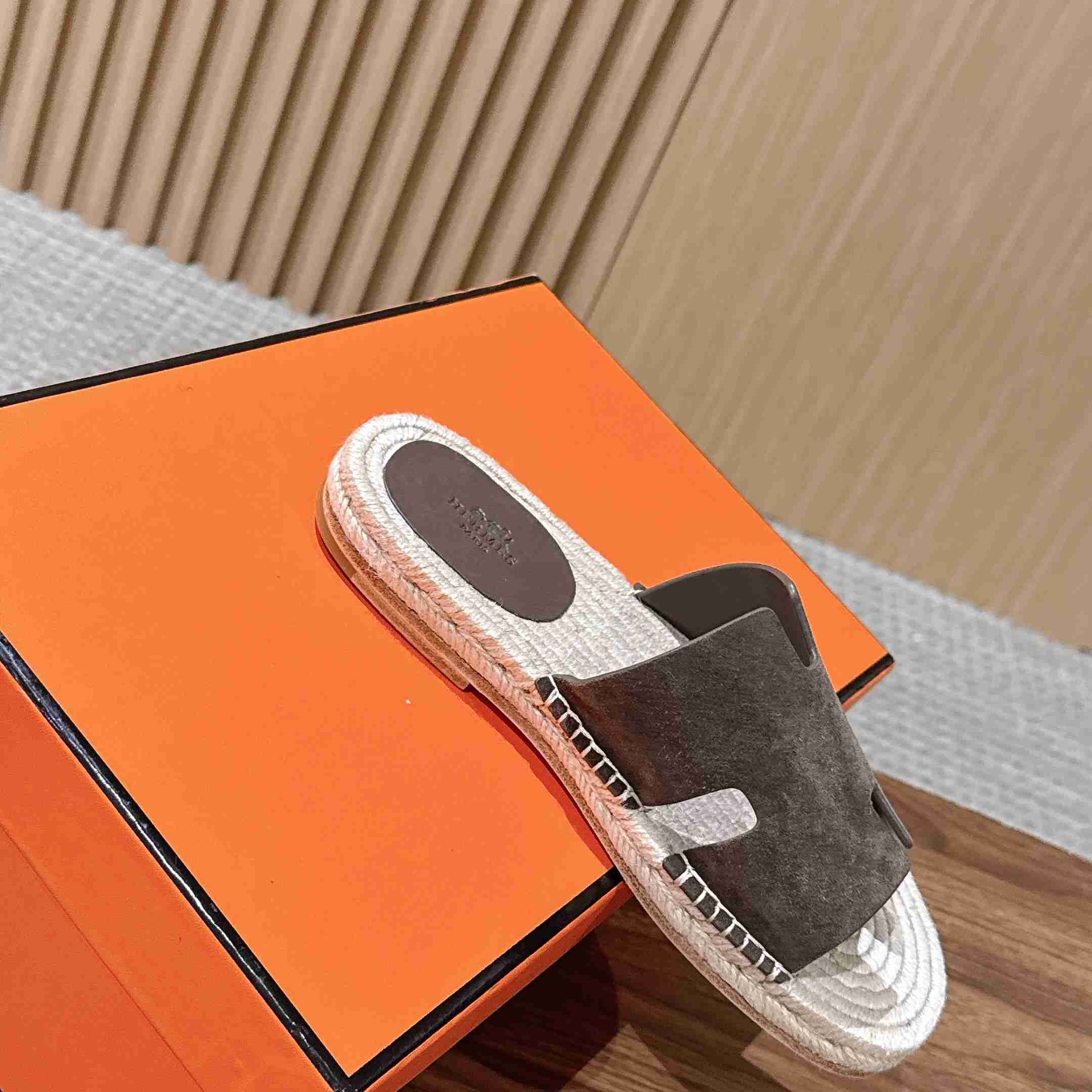 Hermes  Antigua Espadrille - DesignerGu
