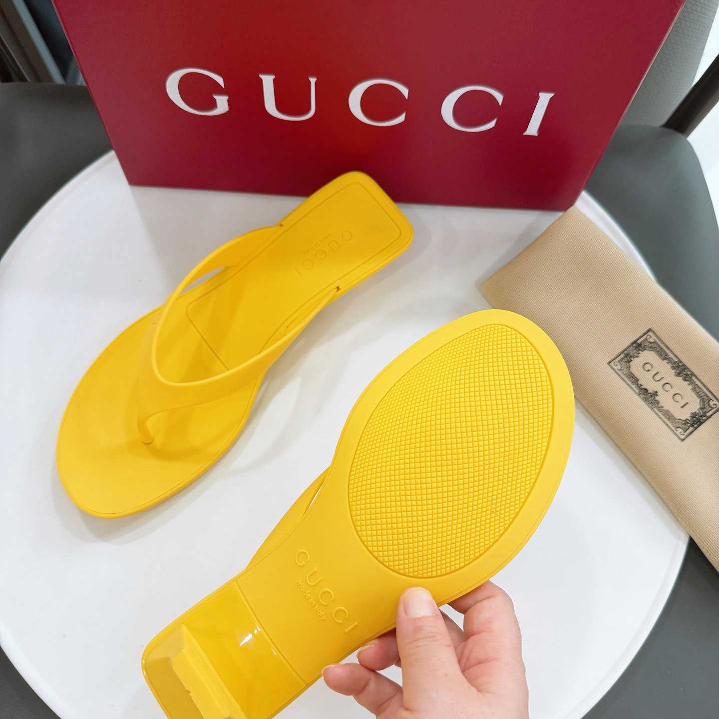 Gucci Vittoria Thong - DesignerGu