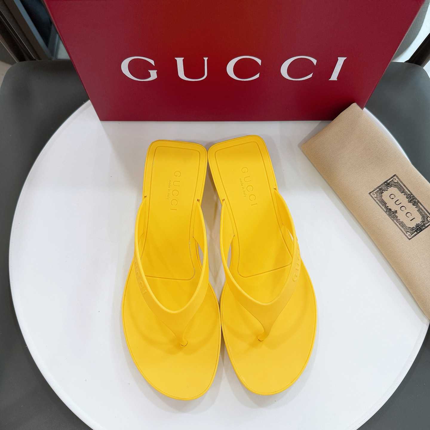 Gucci Vittoria Thong - DesignerGu