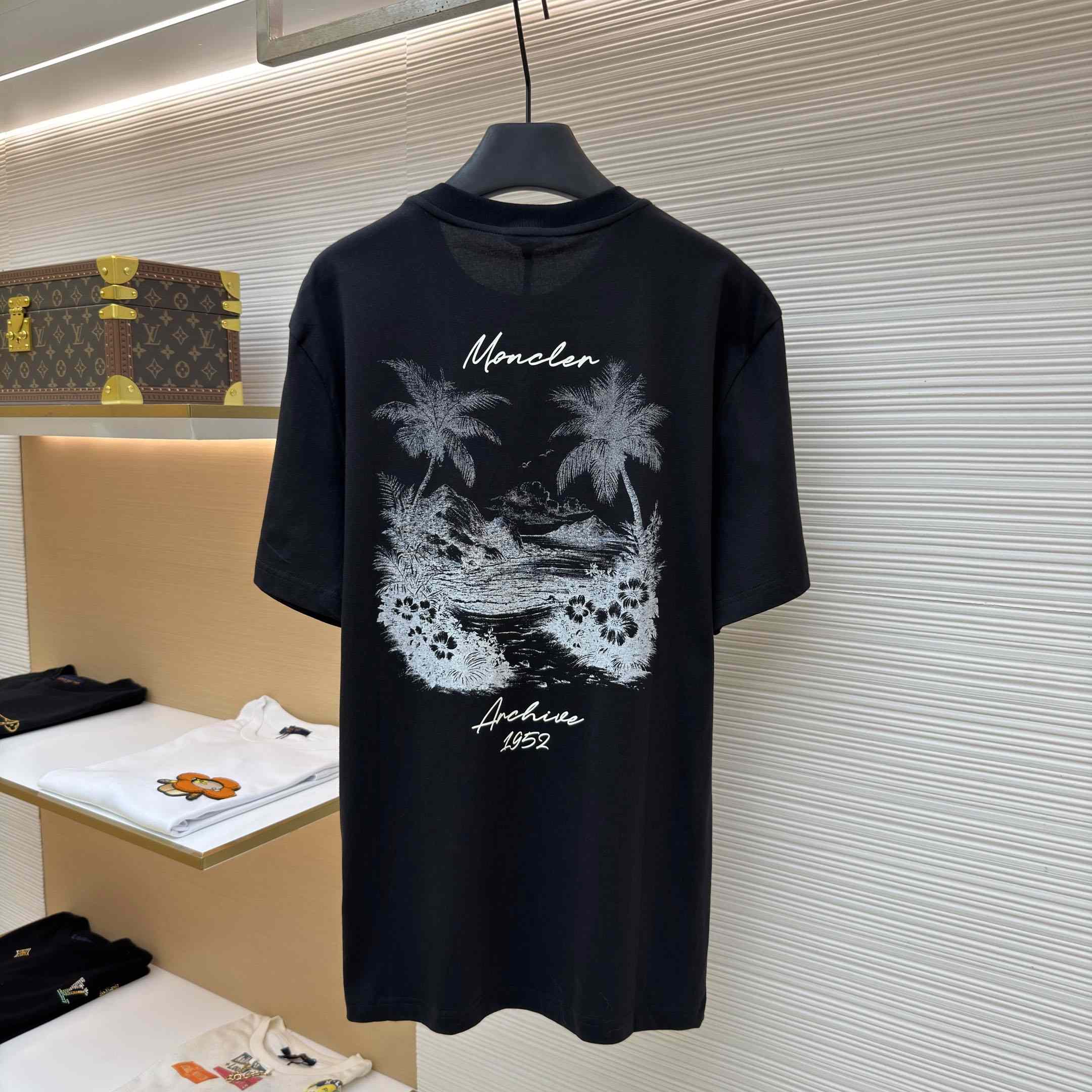 Moncler Beach Printed T-Shirt - DesignerGu