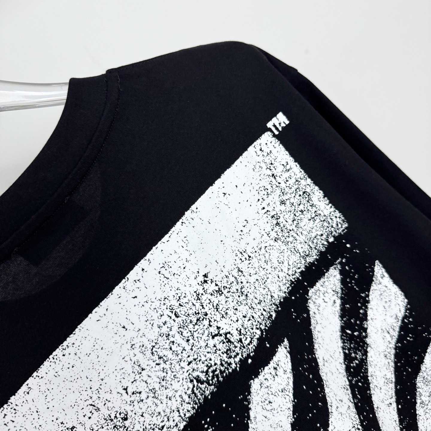 Off-White Sprayed Painted Twill Pattern T-Shirt - DesignerGu
