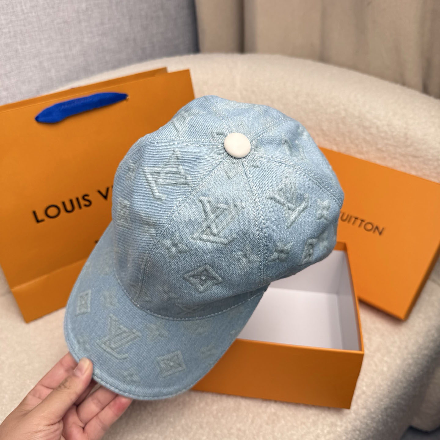 Louis Vuitton Monogram Essential Cap - DesignerGu