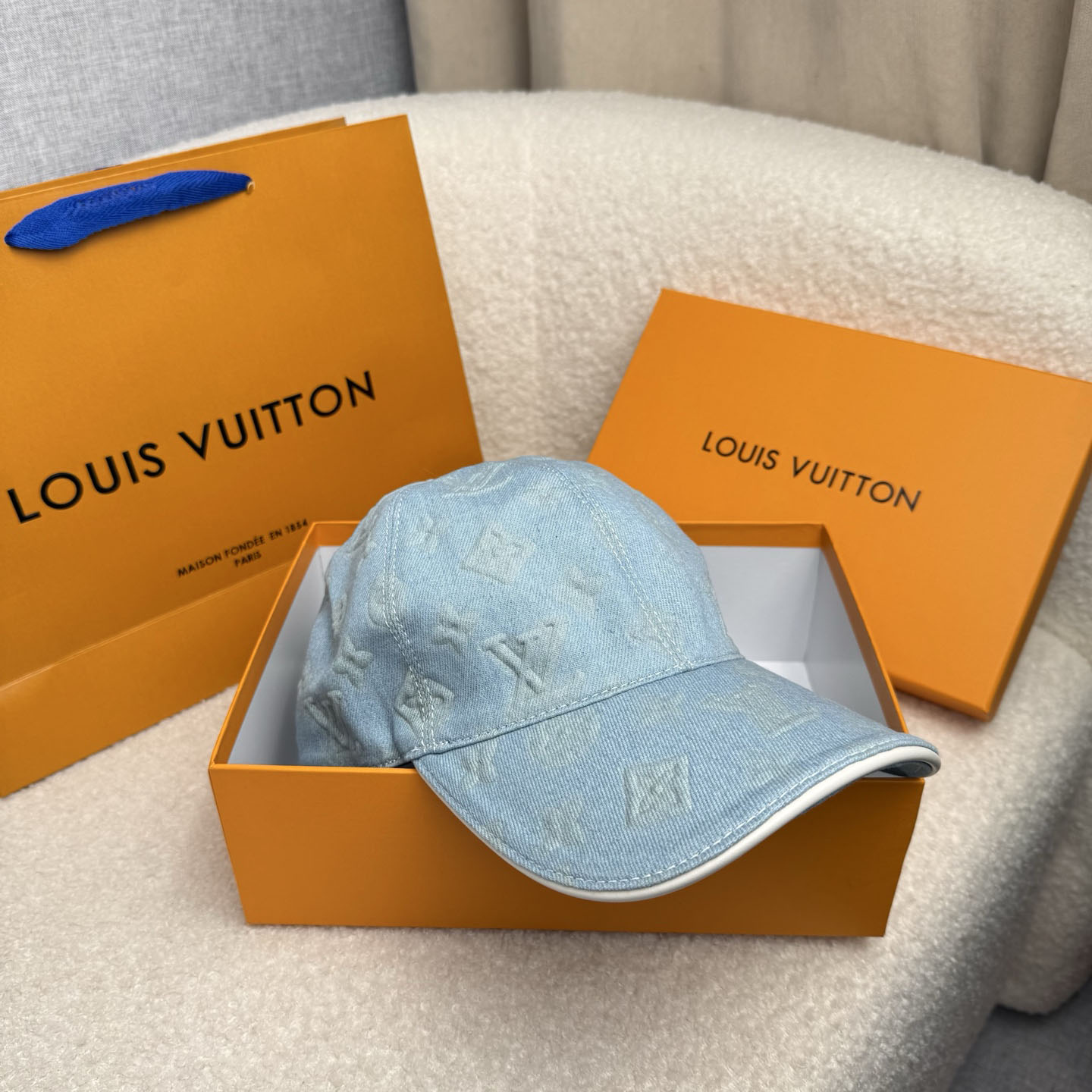 Louis Vuitton Monogram Essential Cap - DesignerGu