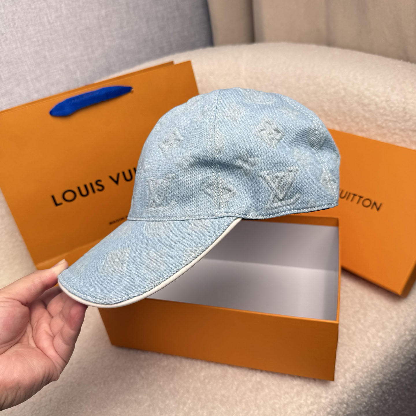 Louis Vuitton Monogram Essential Cap - DesignerGu