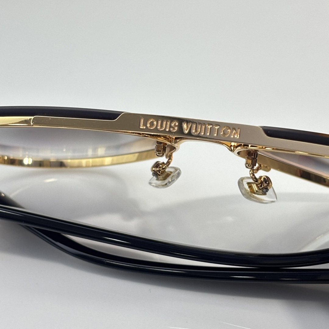 Louis Vuitton Z7213U Sunglasses   - DesignerGu