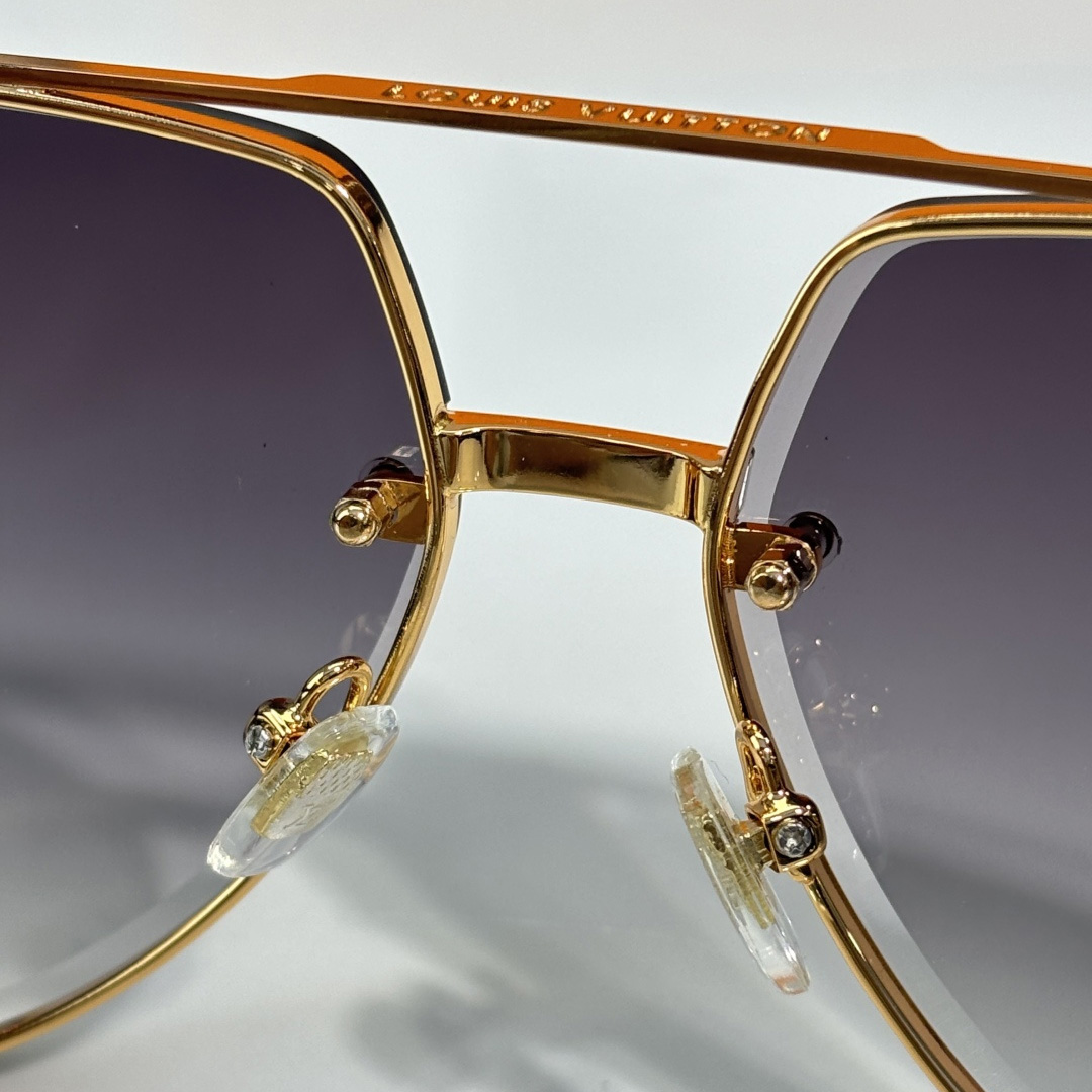 Louis Vuitton Z7213U Sunglasses   - DesignerGu