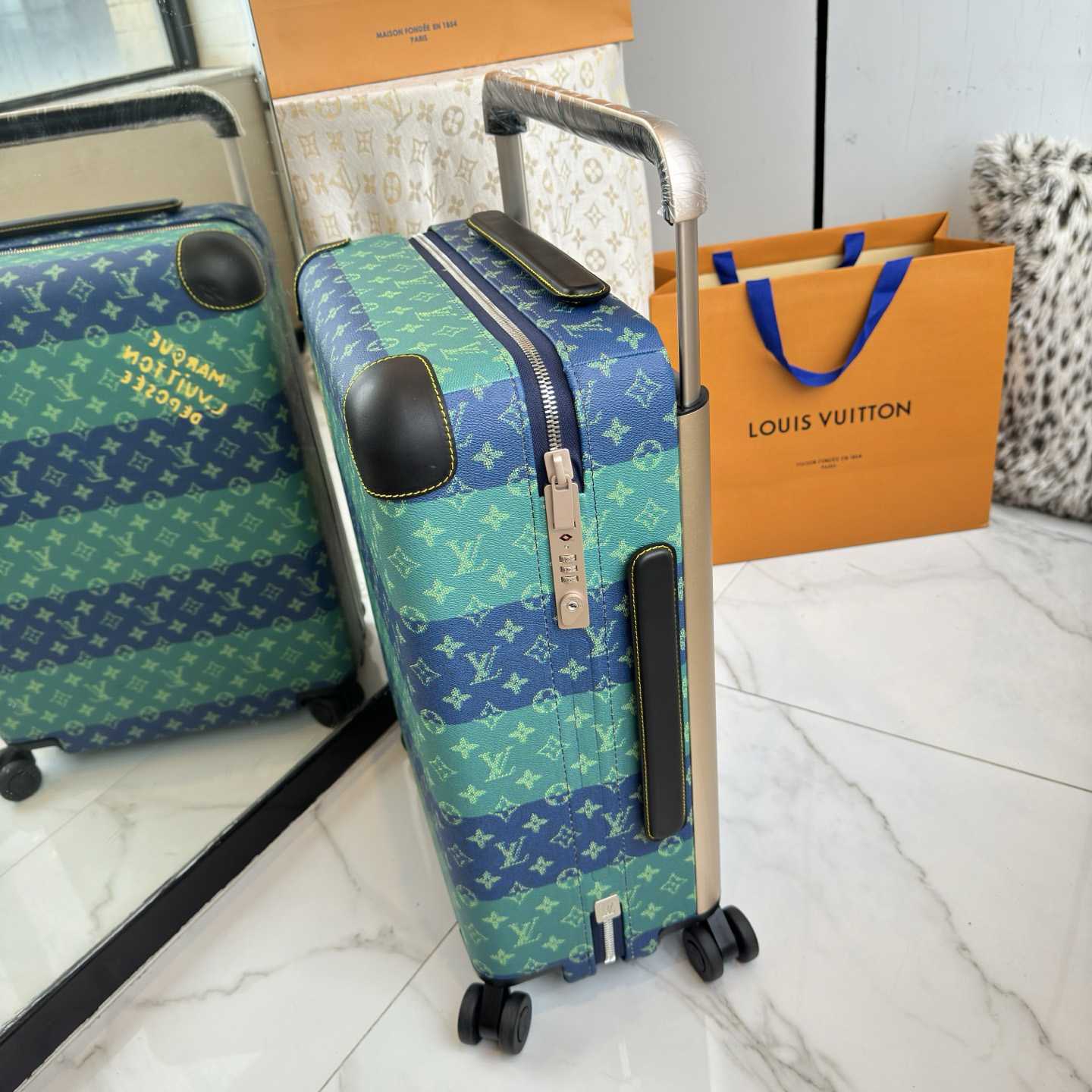 Louis Vuitton Horizon 55 M25898 - DesignerGu