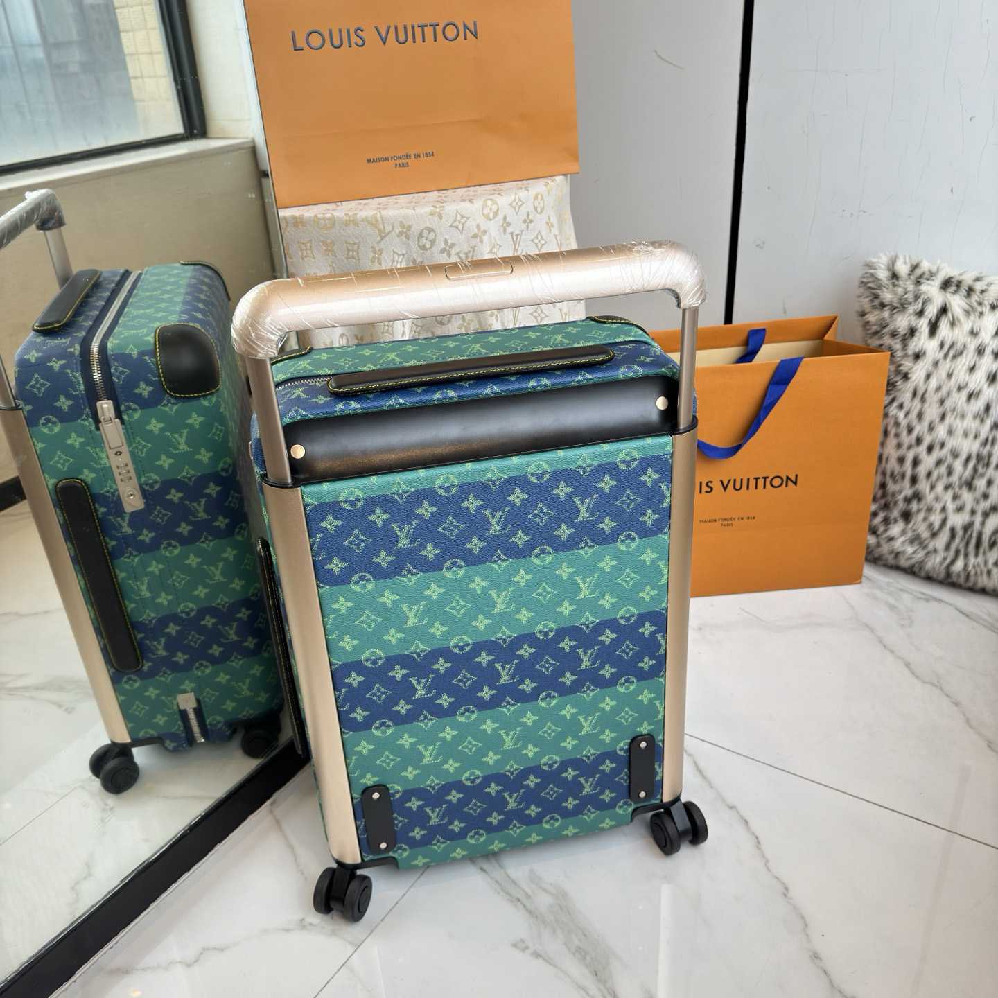 Louis Vuitton Horizon 55 M25898 - DesignerGu