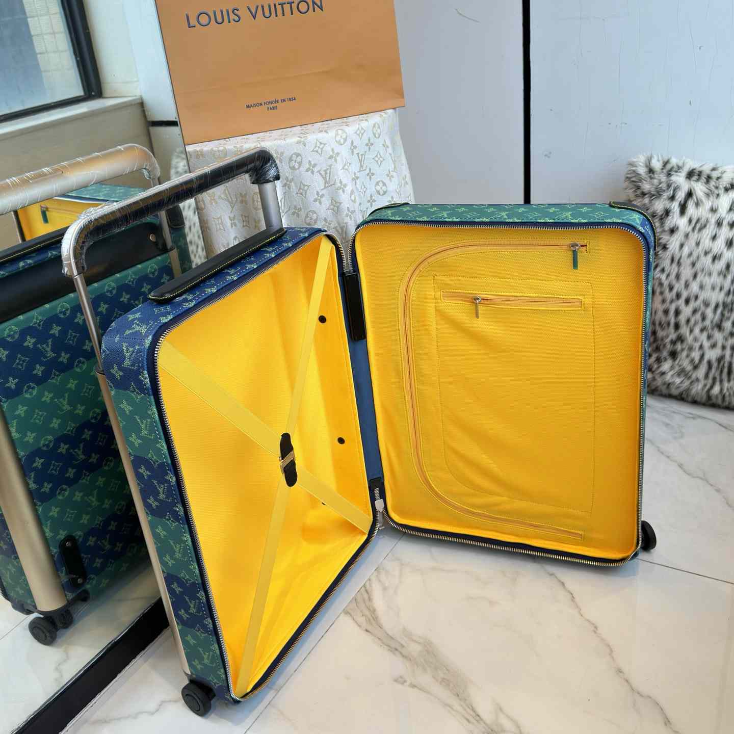 Louis Vuitton Horizon 55 M25898 - DesignerGu