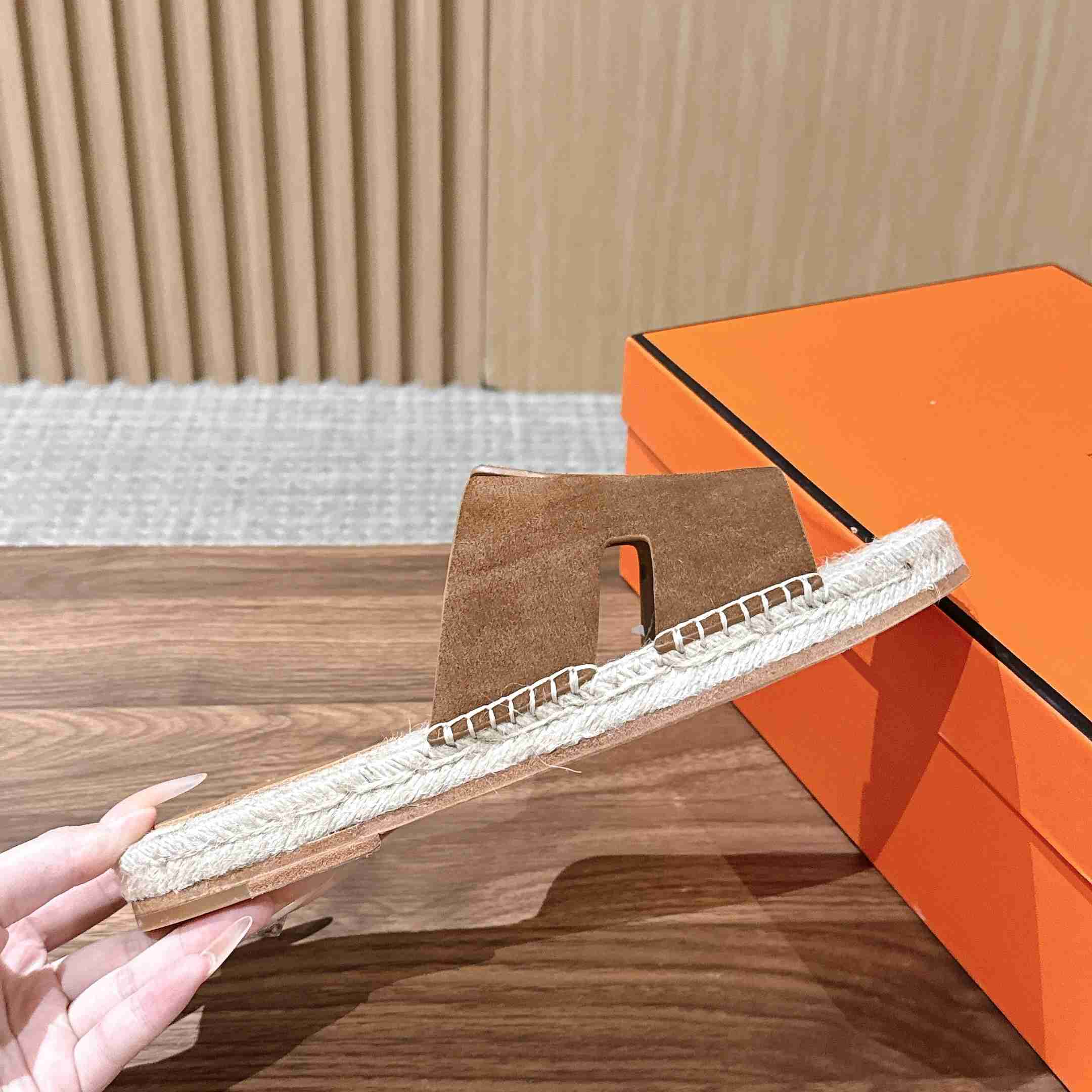 Hermes  Antigua Espadrille - DesignerGu