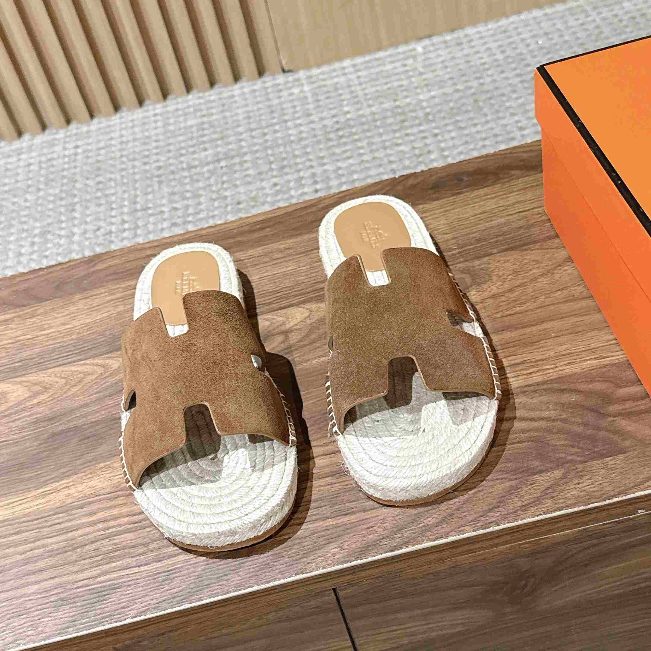 Hermes  Antigua Espadrille - DesignerGu