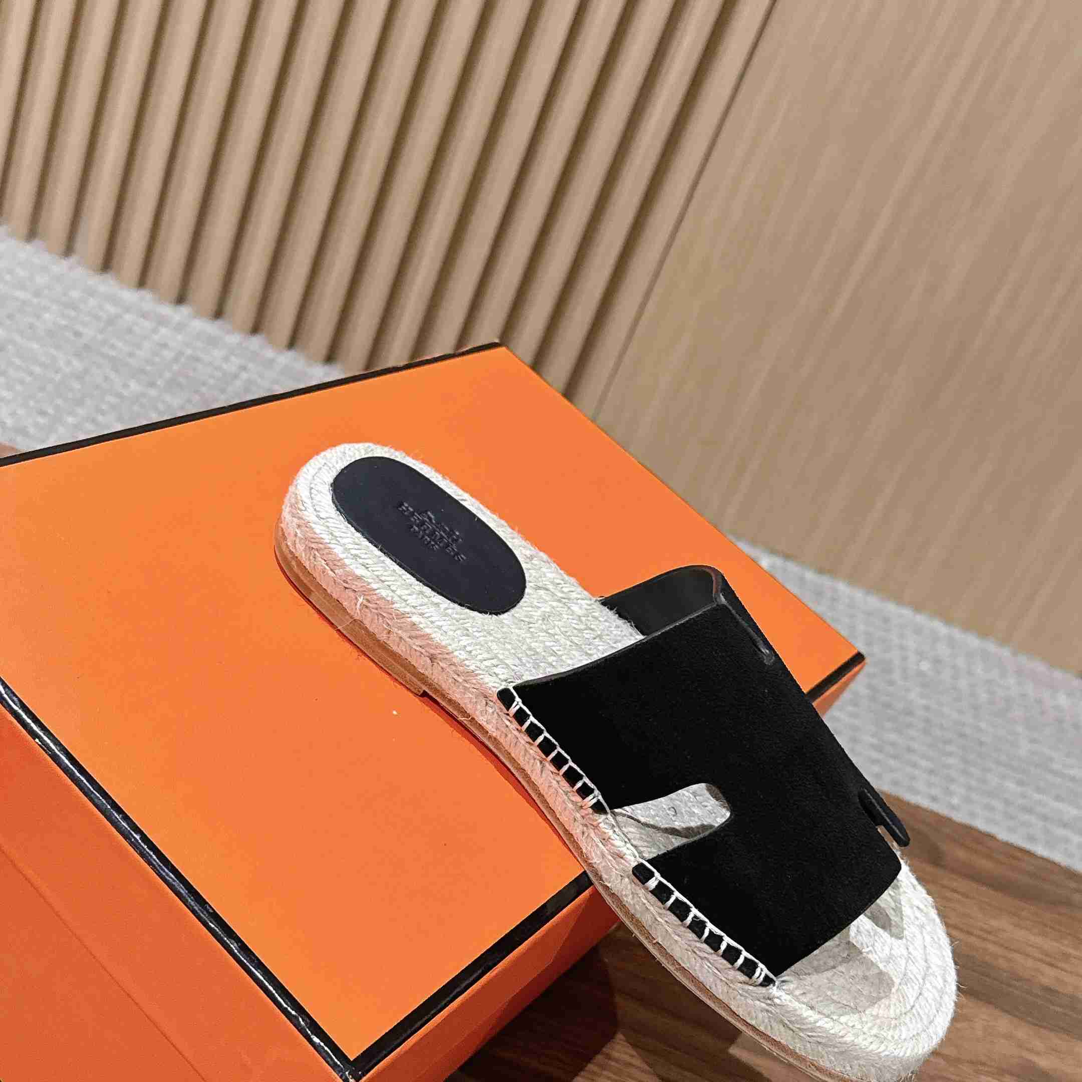 Hermes  Antigua Espadrille - DesignerGu