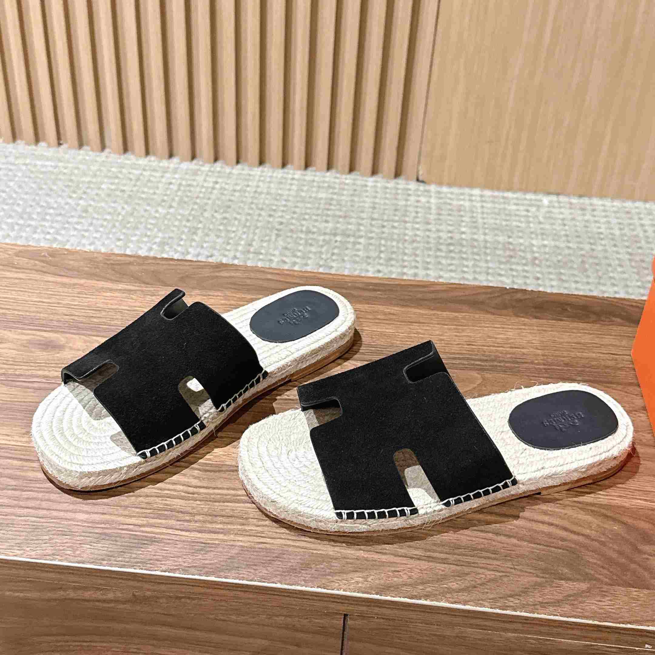 Hermes  Antigua Espadrille - DesignerGu