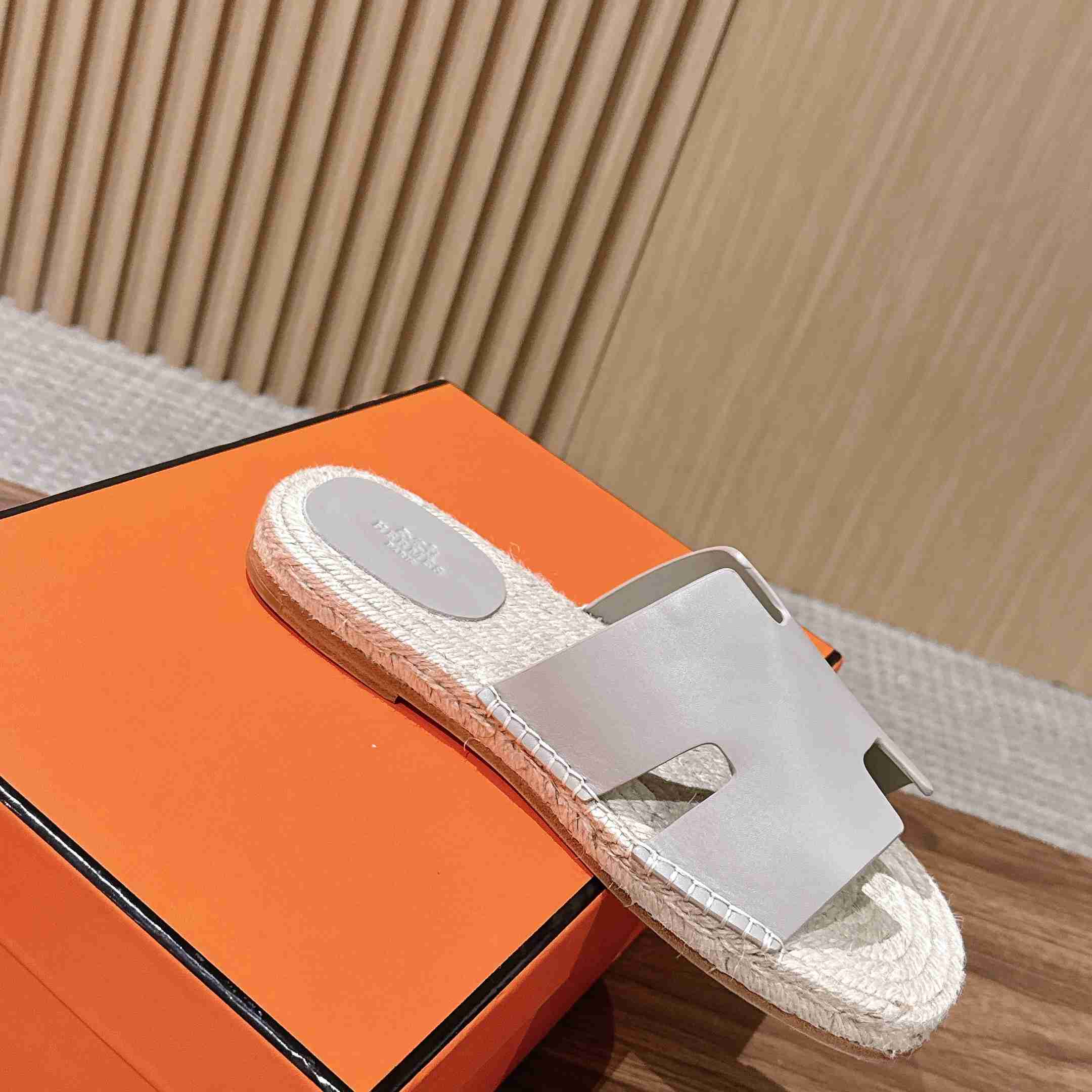 Hermes  Antigua Espadrille - DesignerGu