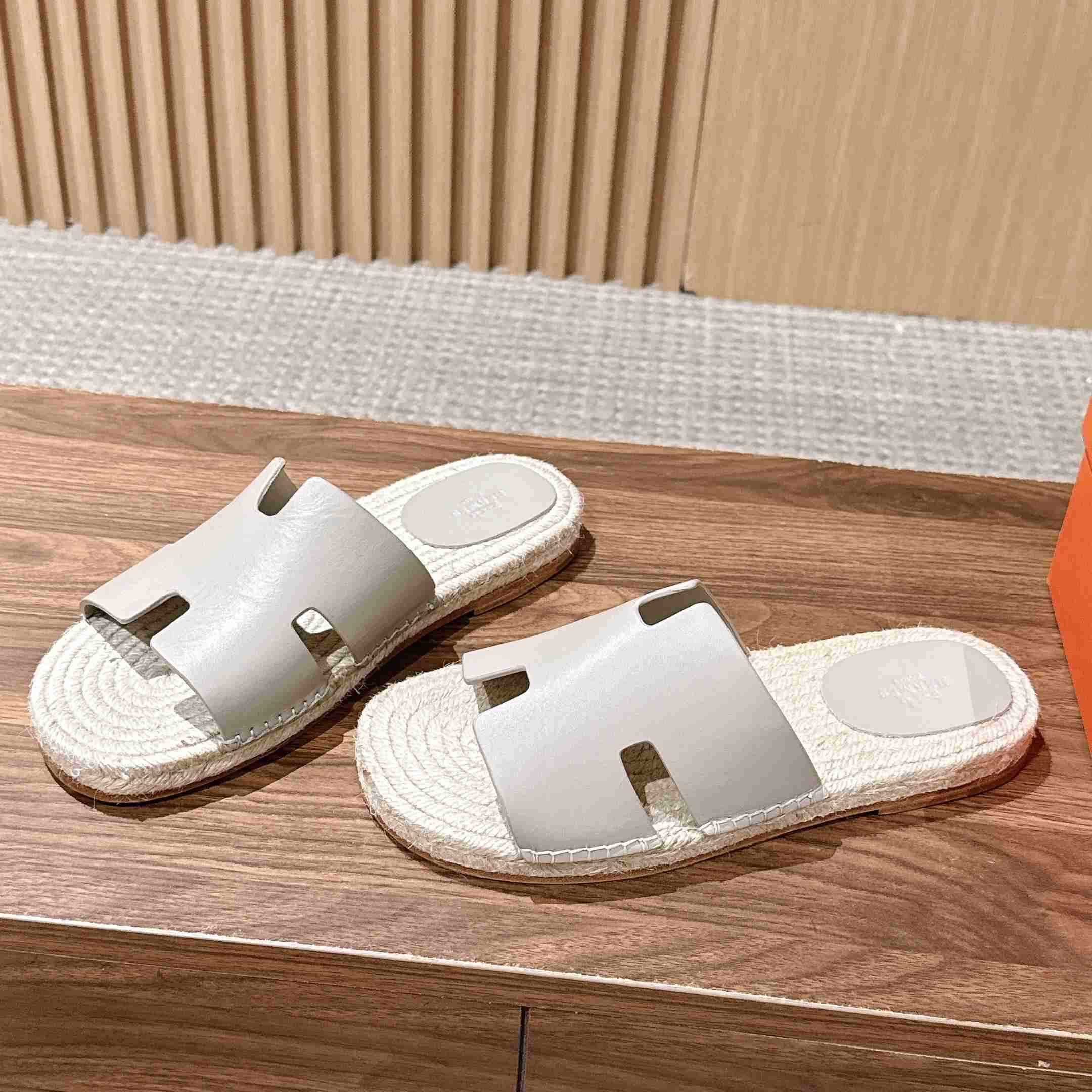 Hermes  Antigua Espadrille - DesignerGu