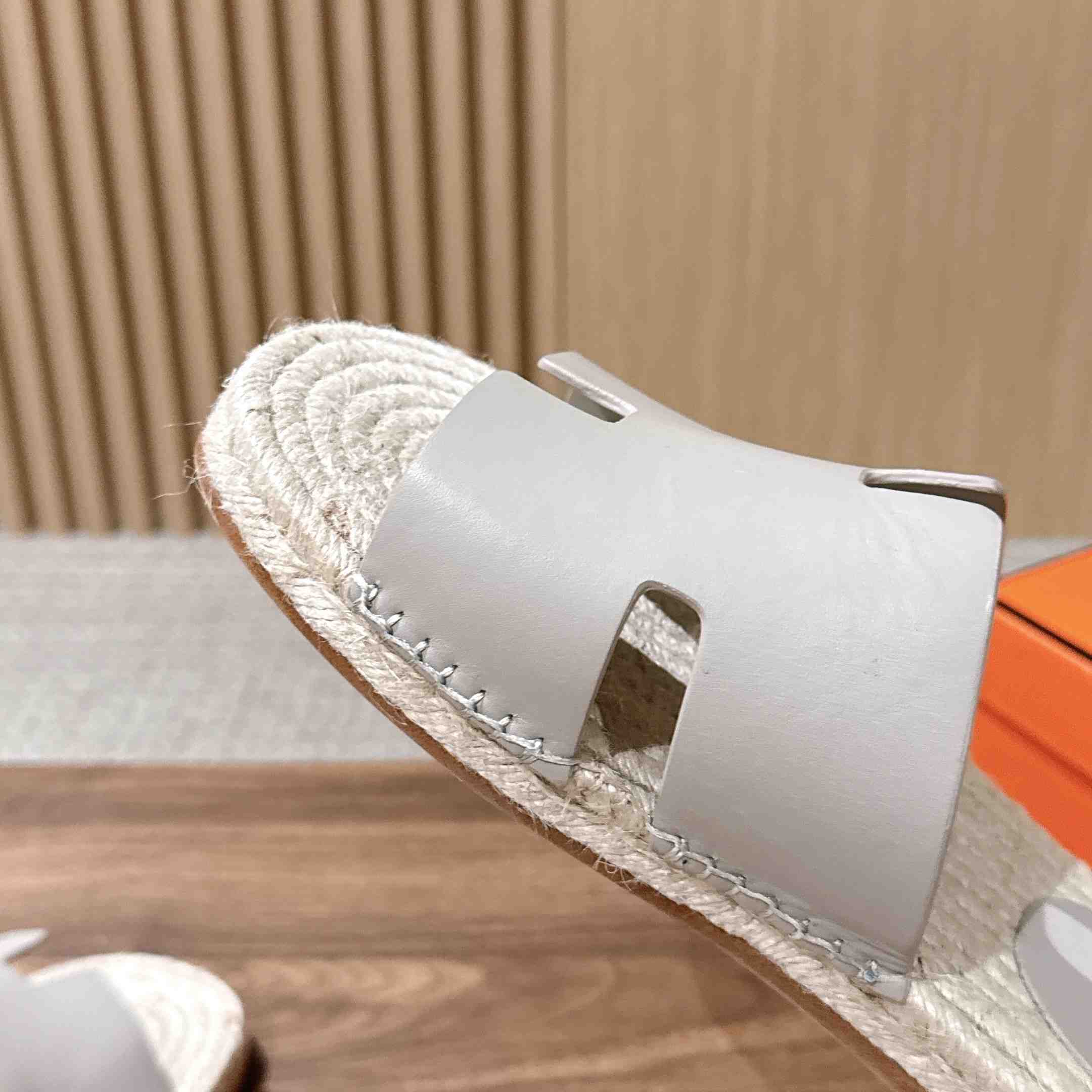 Hermes  Antigua Espadrille - DesignerGu