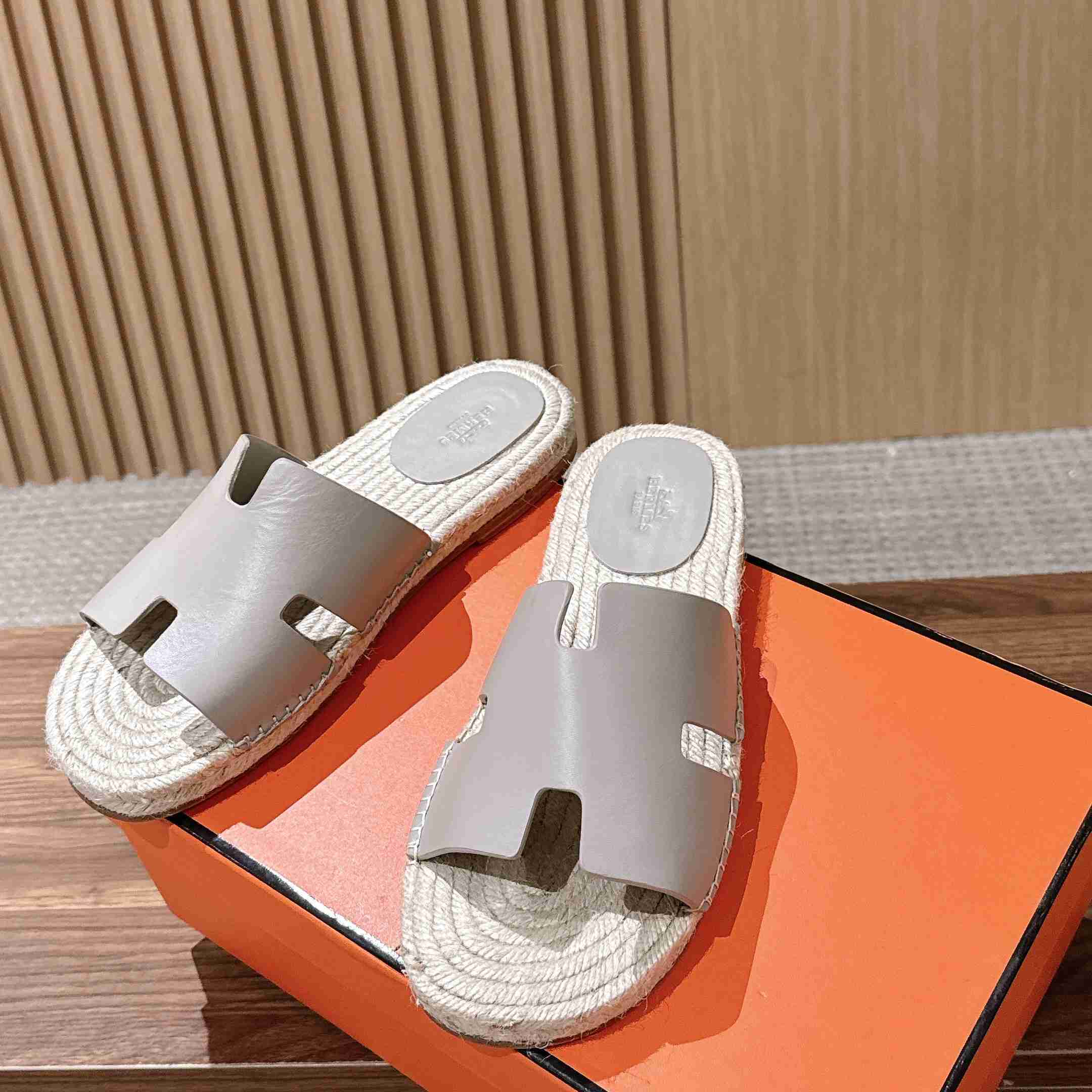 Hermes  Antigua Espadrille - DesignerGu