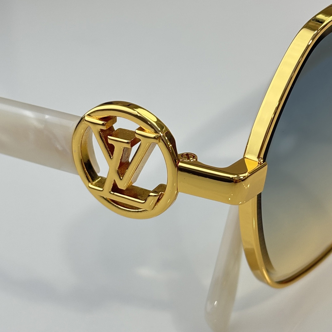 Louis Vuitton Z2061U Sunglasses   - DesignerGu