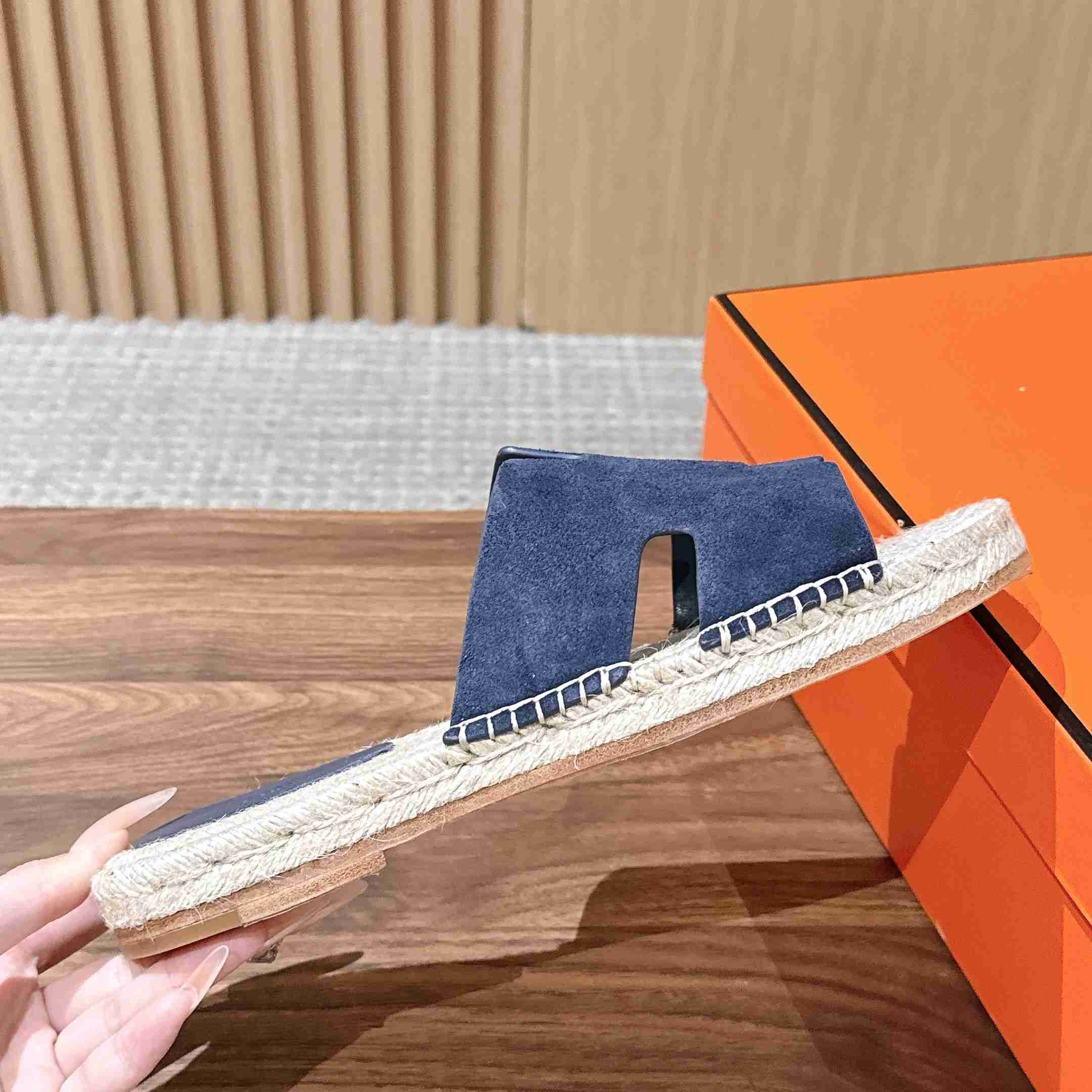 Hermes  Antigua Espadrille - DesignerGu
