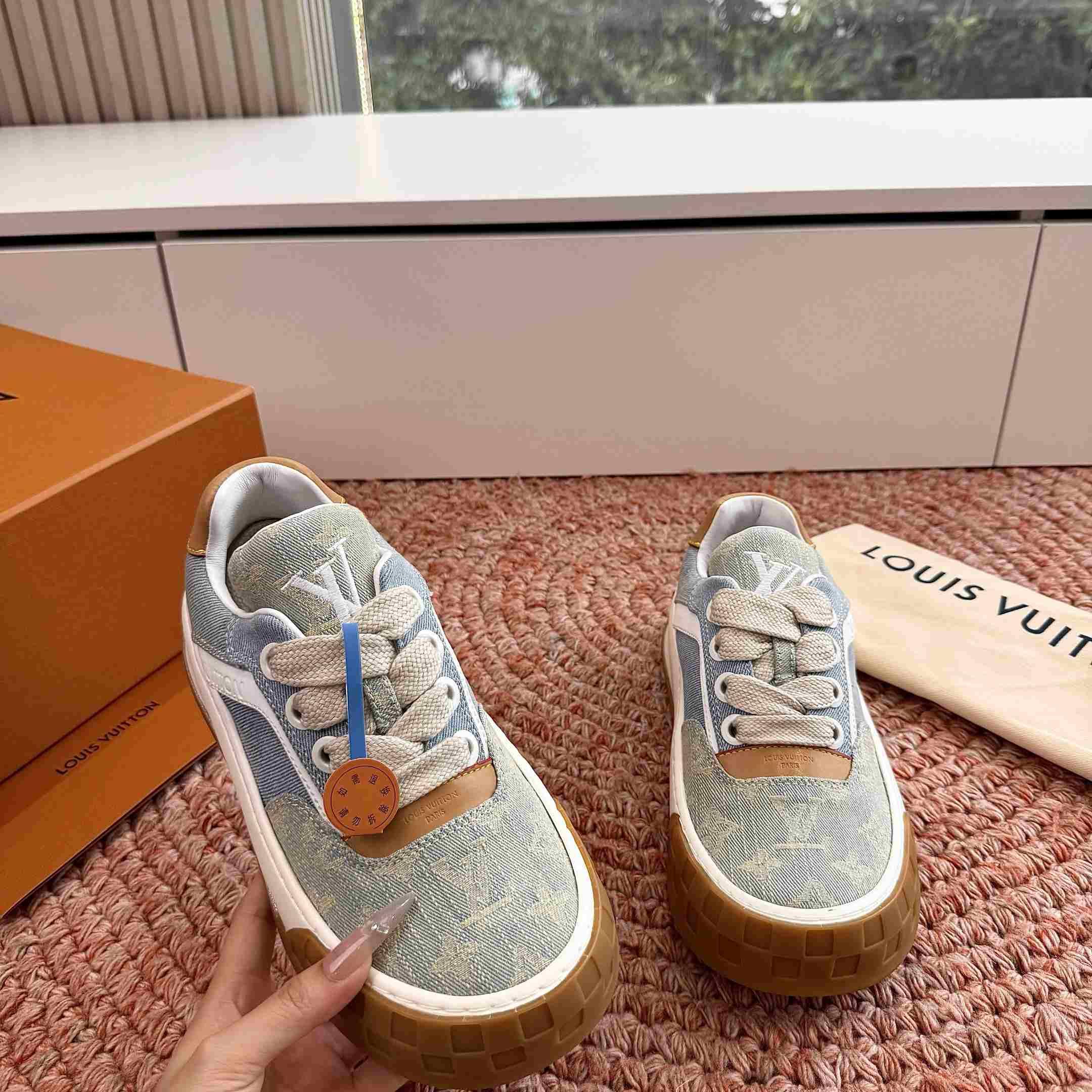 Louis Vuitton LV Tilted Sneaker 1AK89V - DesignerGu