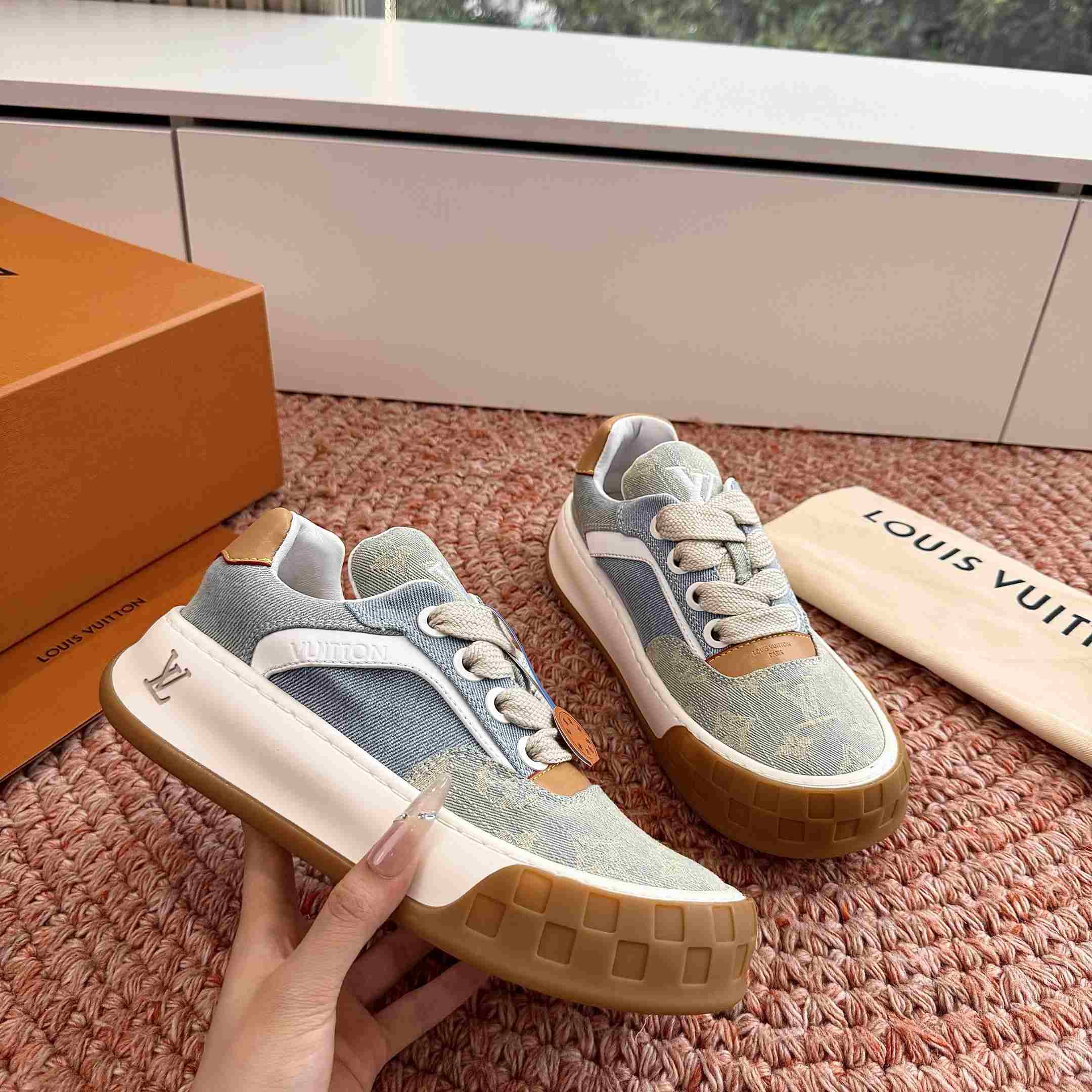 Louis Vuitton LV Tilted Sneaker 1AK89V - DesignerGu
