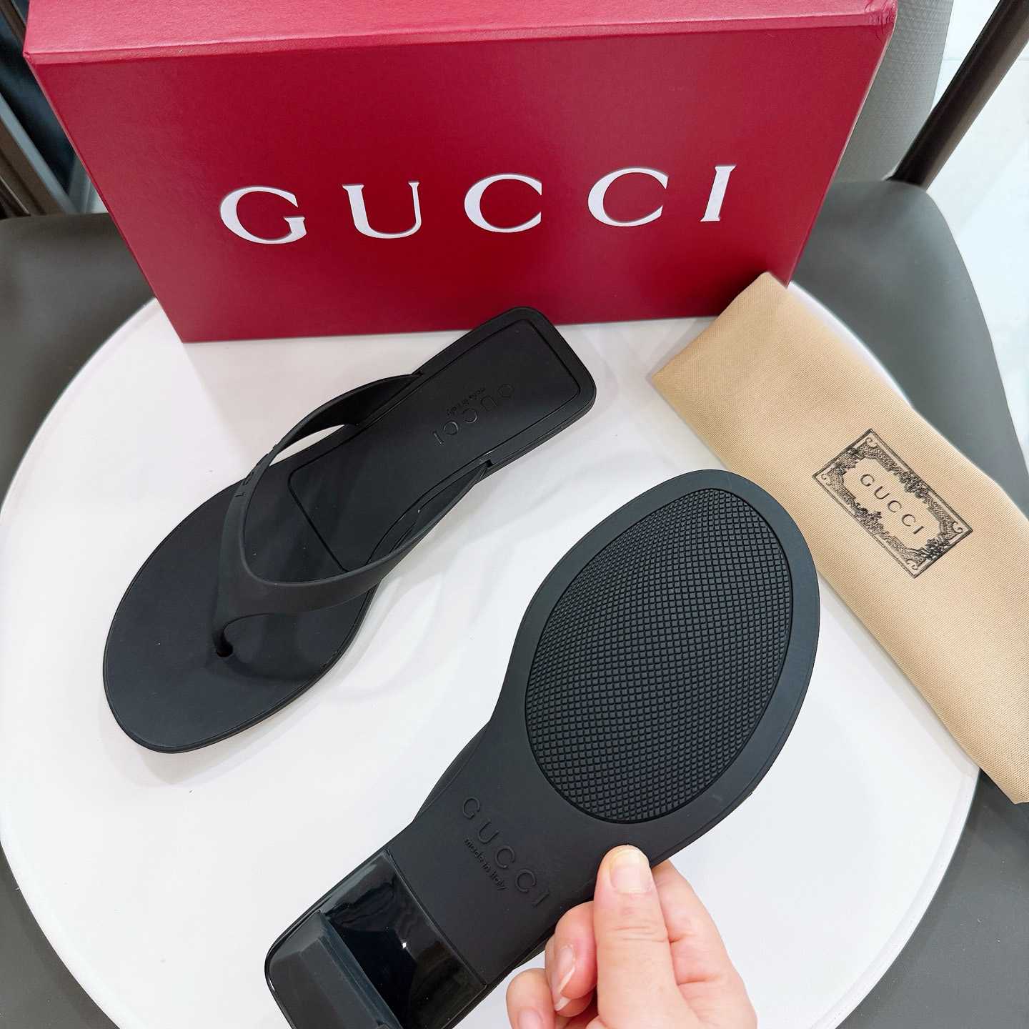 Gucci Vittoria Thong - DesignerGu