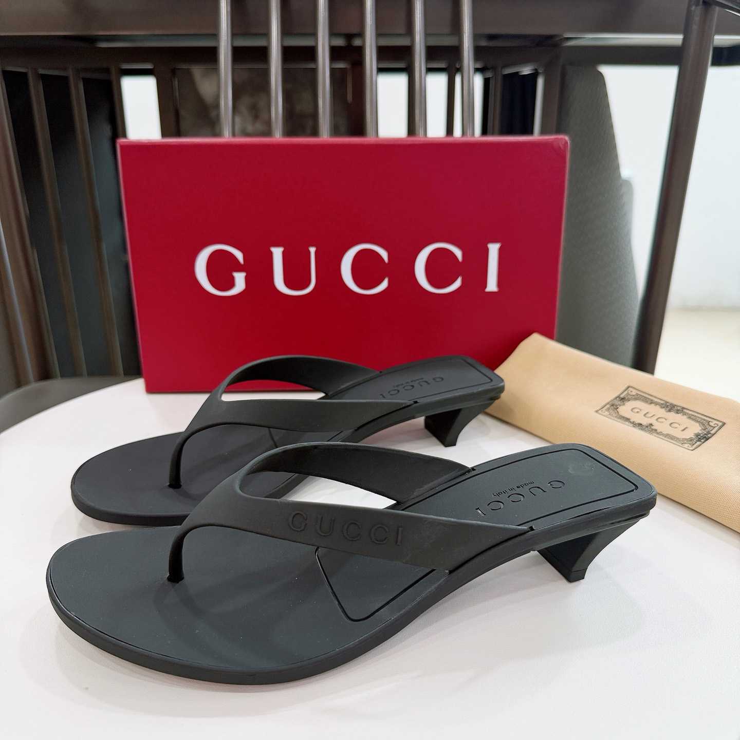 Gucci Vittoria Thong - DesignerGu