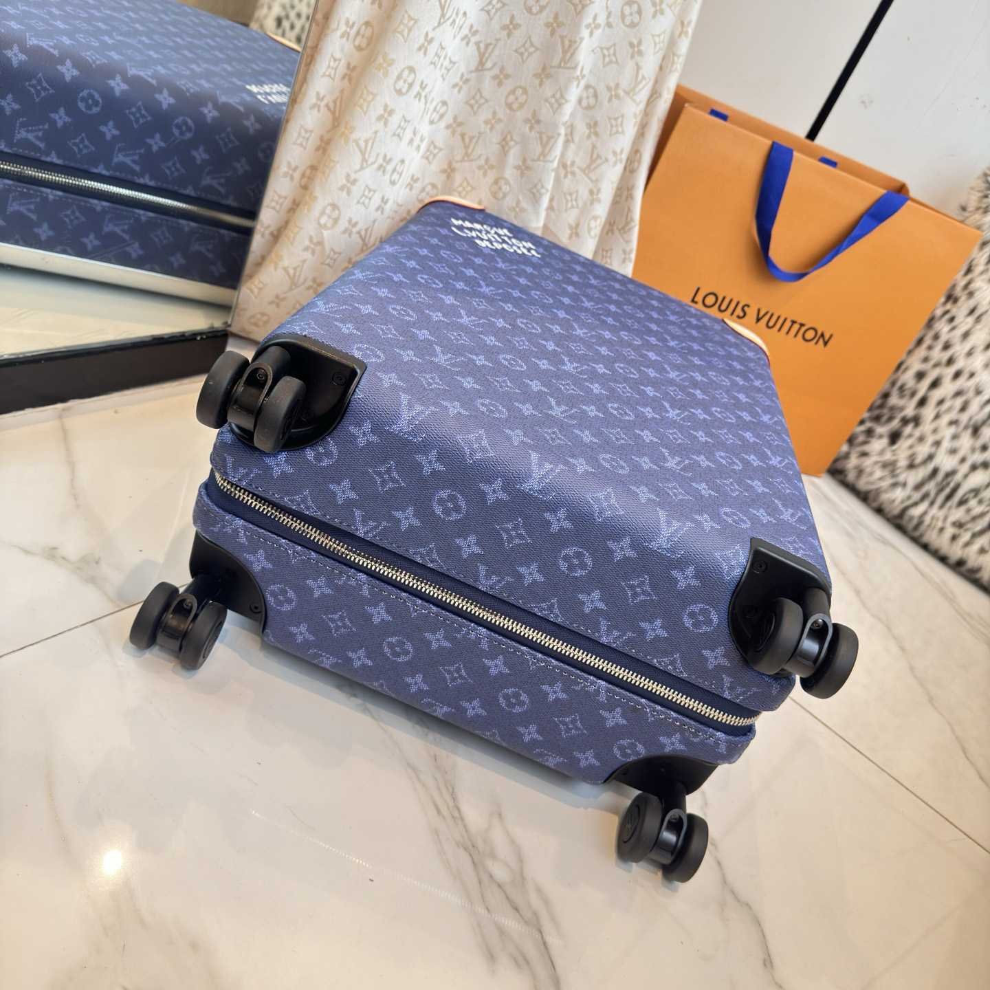 Louis Vuitton Horizon 55 M26862 - DesignerGu