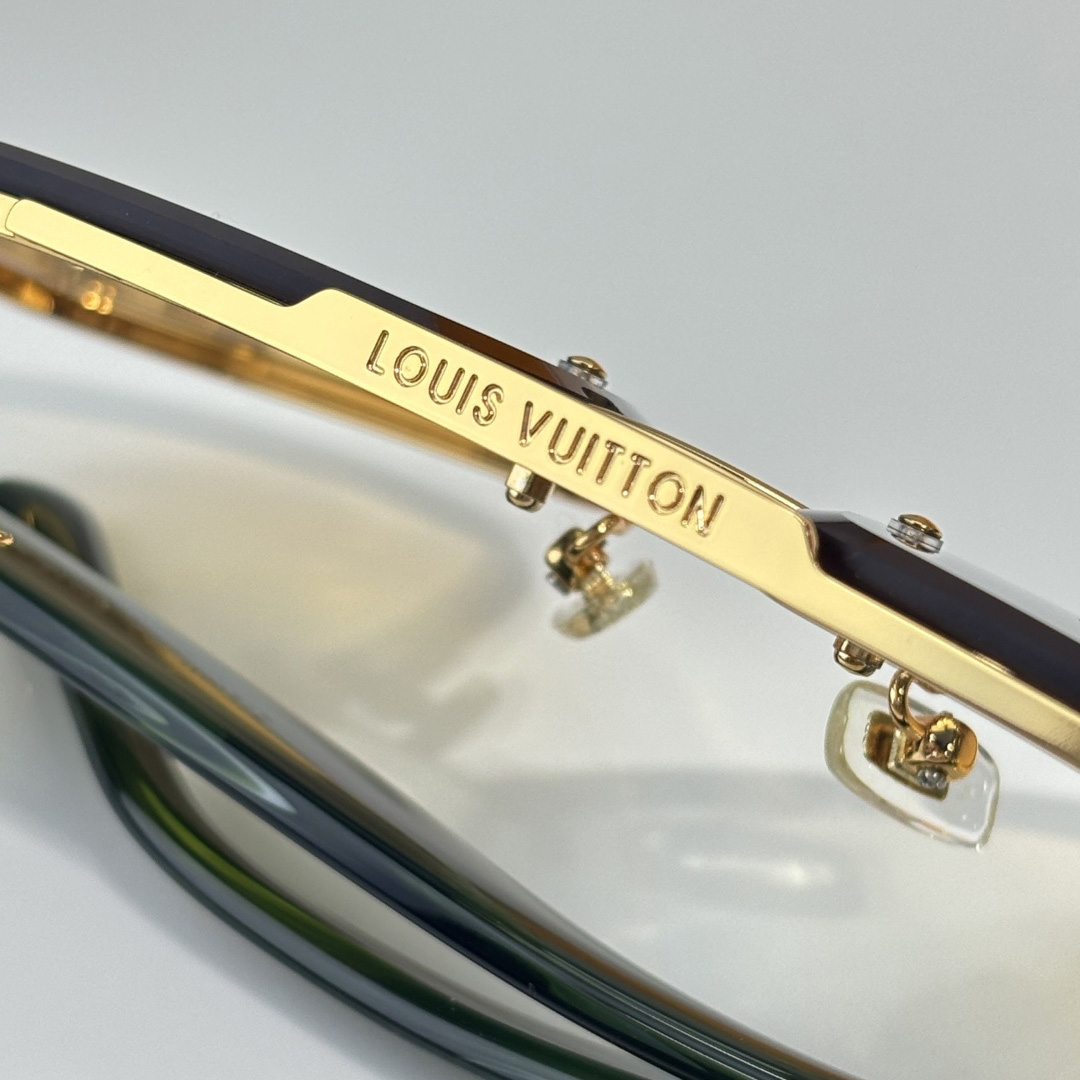 Louis Vuitton Z7214U Sunglasses   - DesignerGu