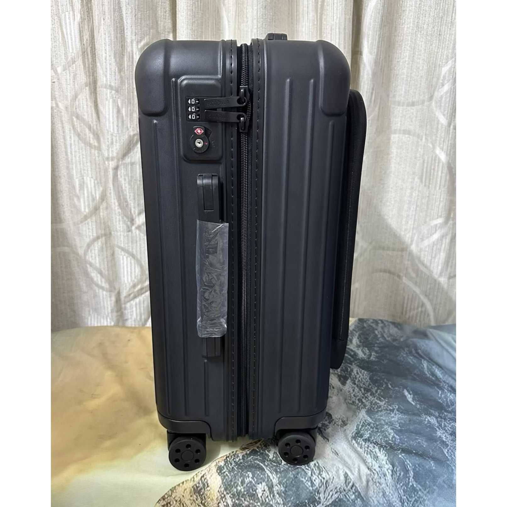 Rimowa Cabin - DesignerGu