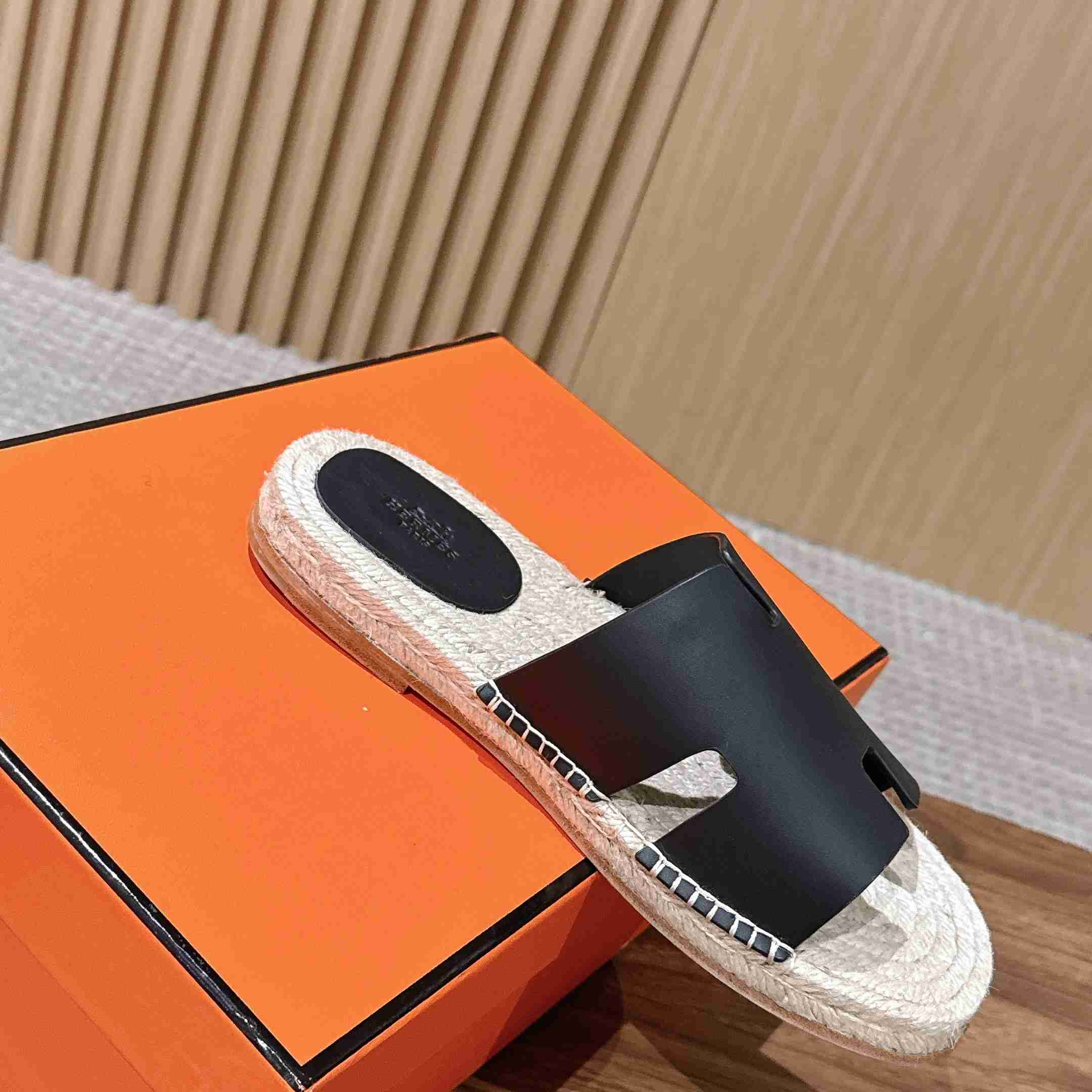 Hermes  Antigua Espadrille - DesignerGu
