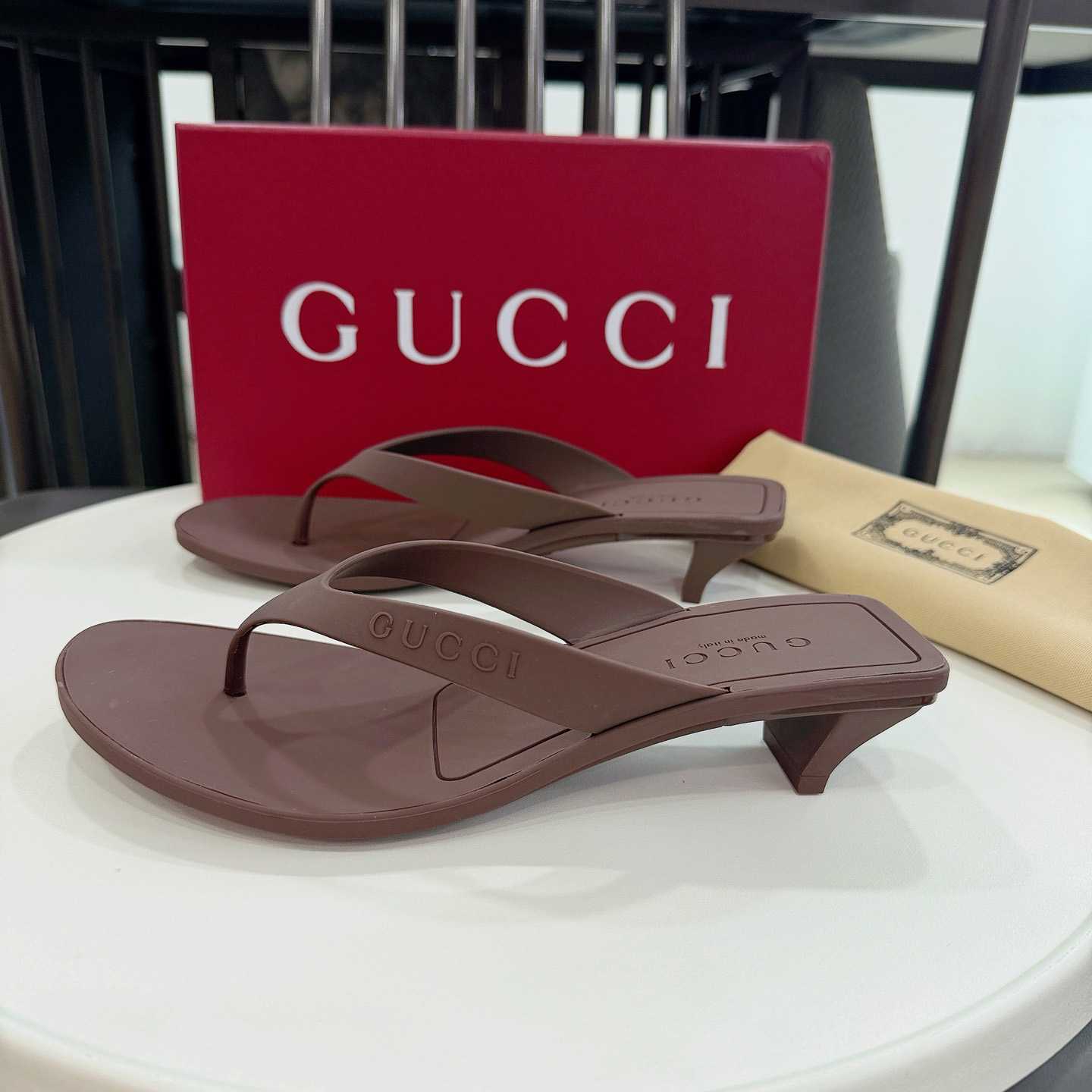 Gucci Vittoria Thong - DesignerGu