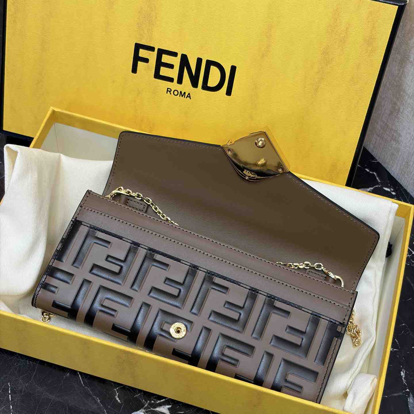 Fendi FF Diamonds Continental With Chain - DesignerGu