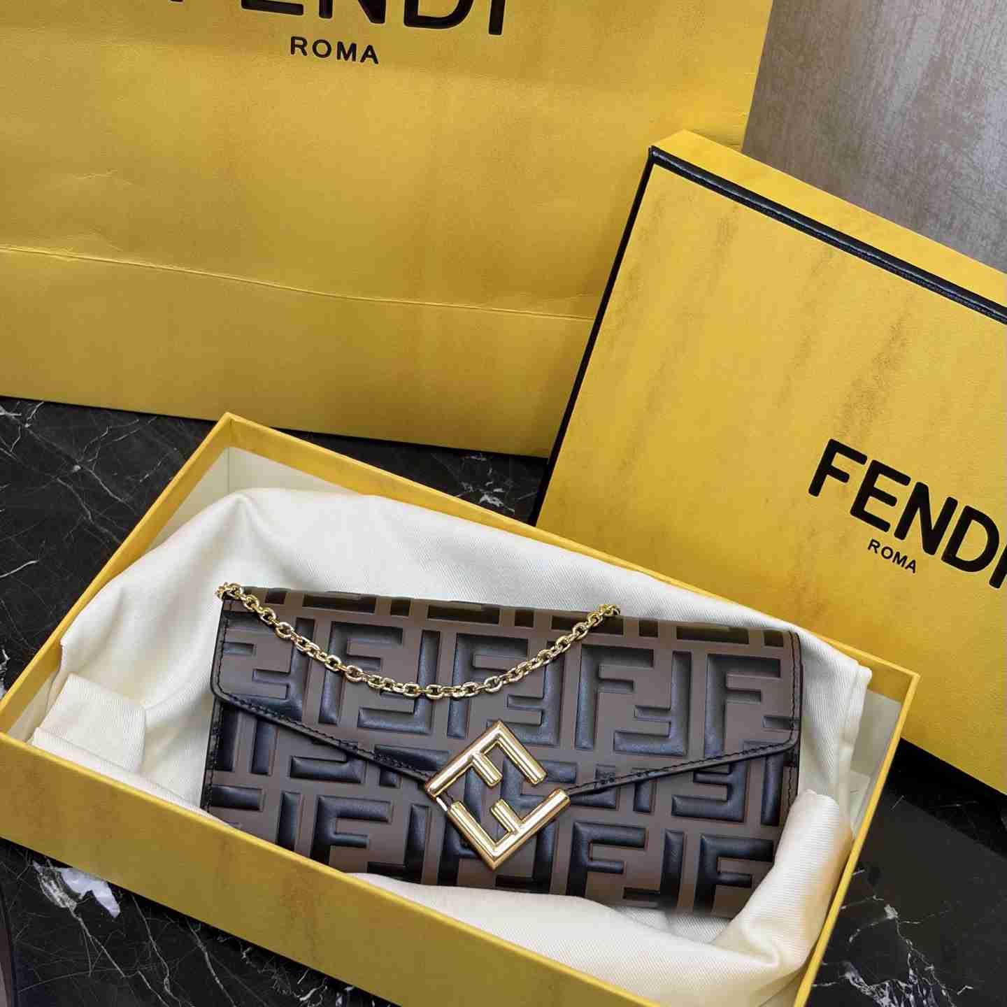 Fendi FF Diamonds Continental With Chain - DesignerGu