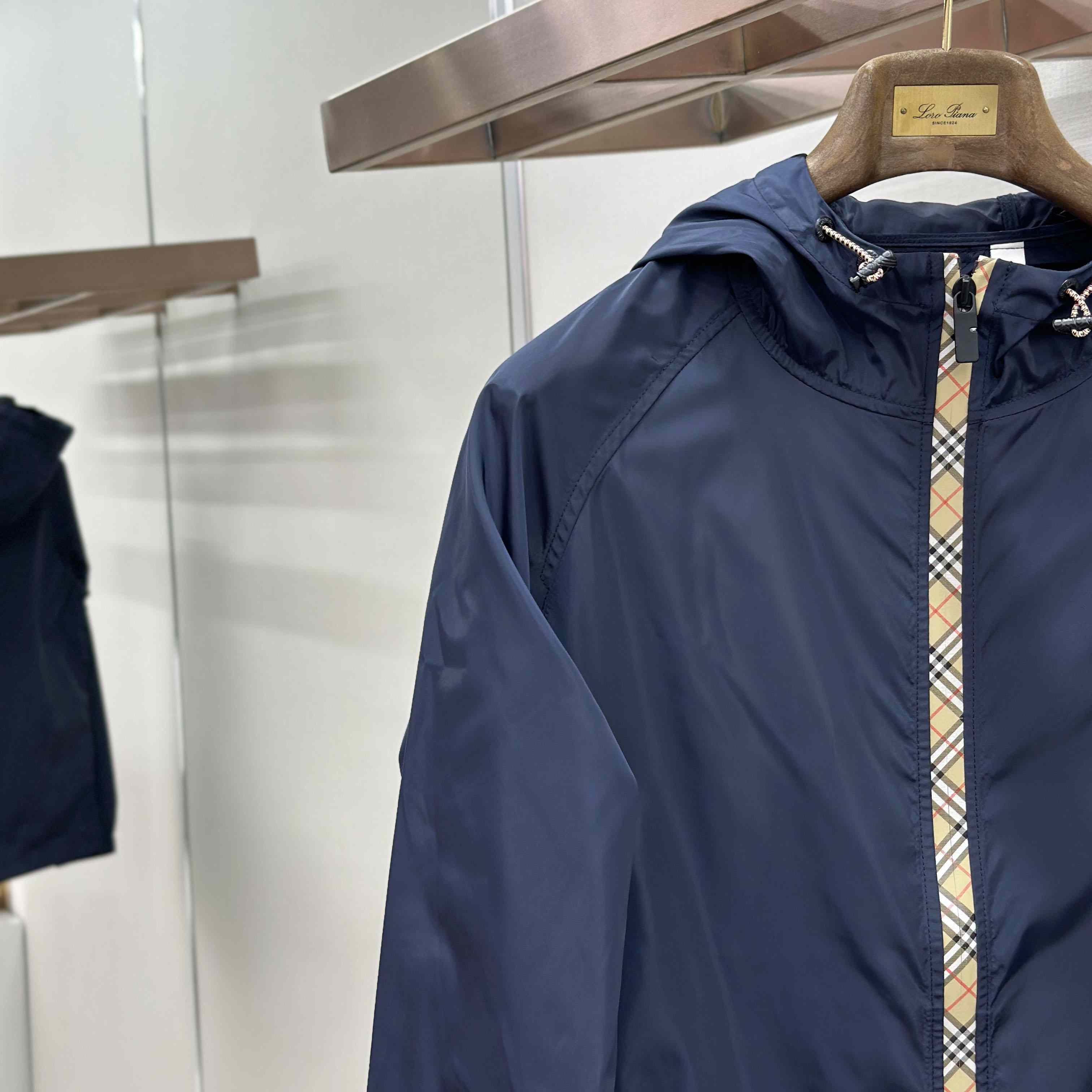 Burberry Nylon Clapton Hooded Jacket - DesignerGu