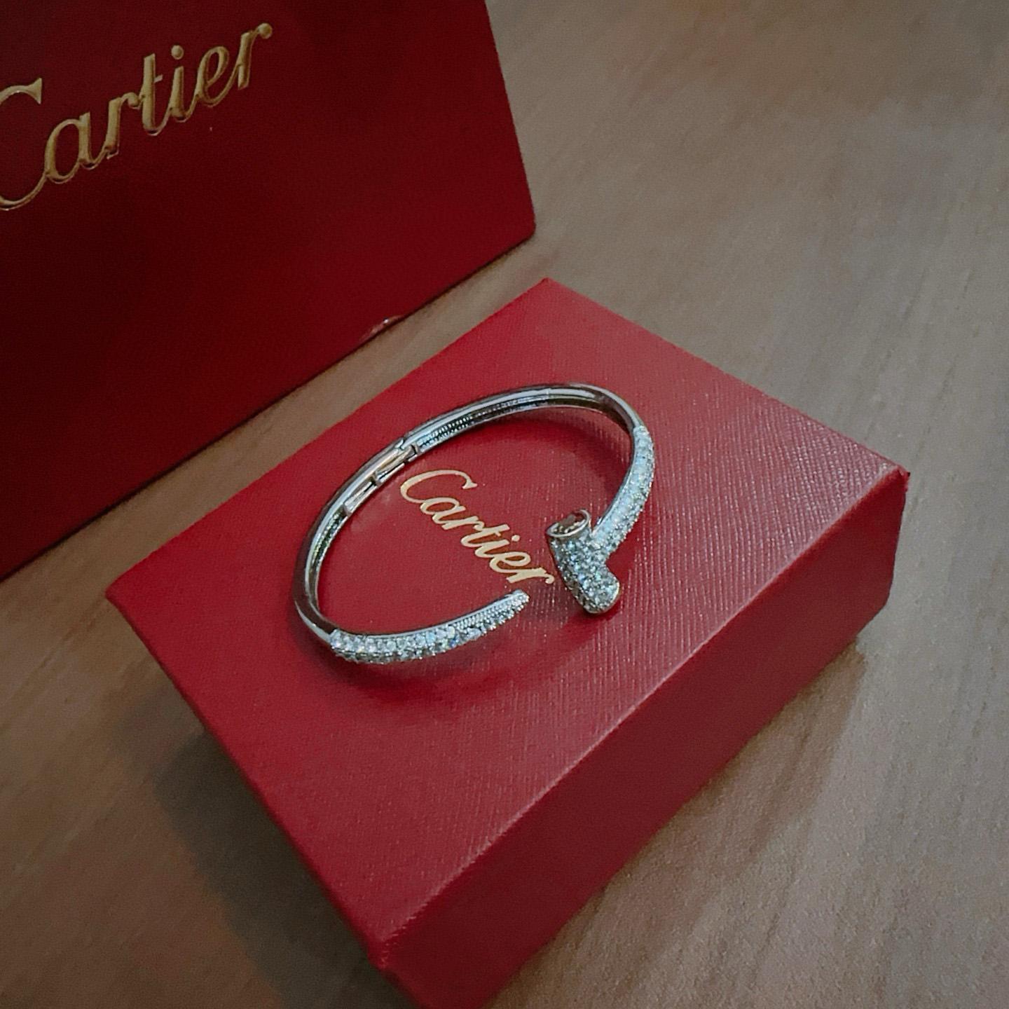 Cartier  Bracelet - DesignerGu