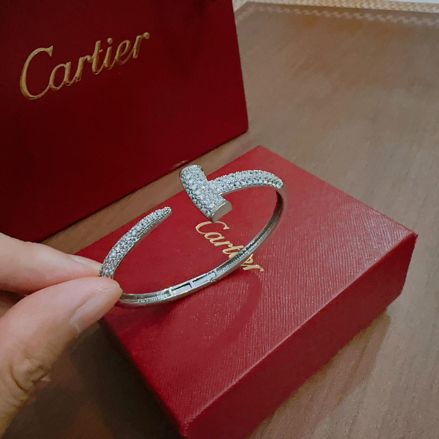 Cartier  Bracelet - DesignerGu