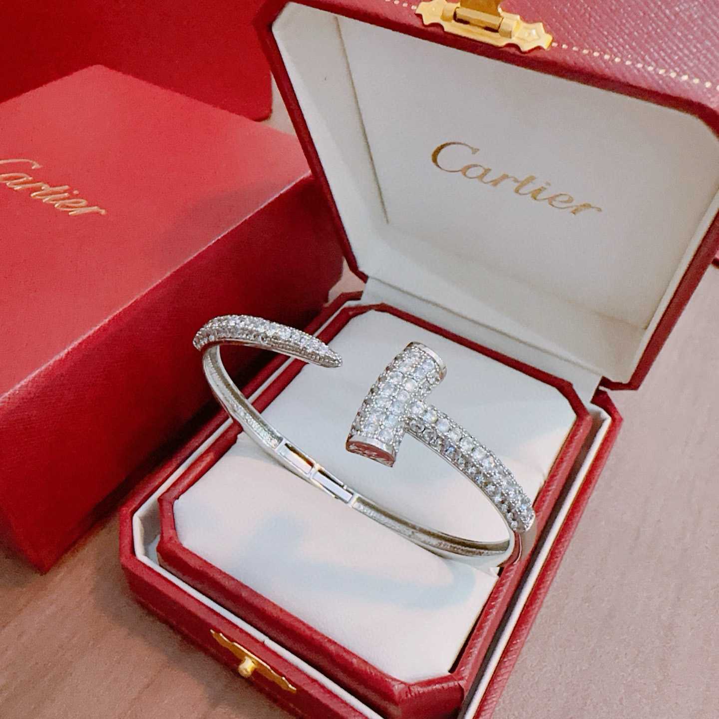 Cartier  Bracelet - DesignerGu