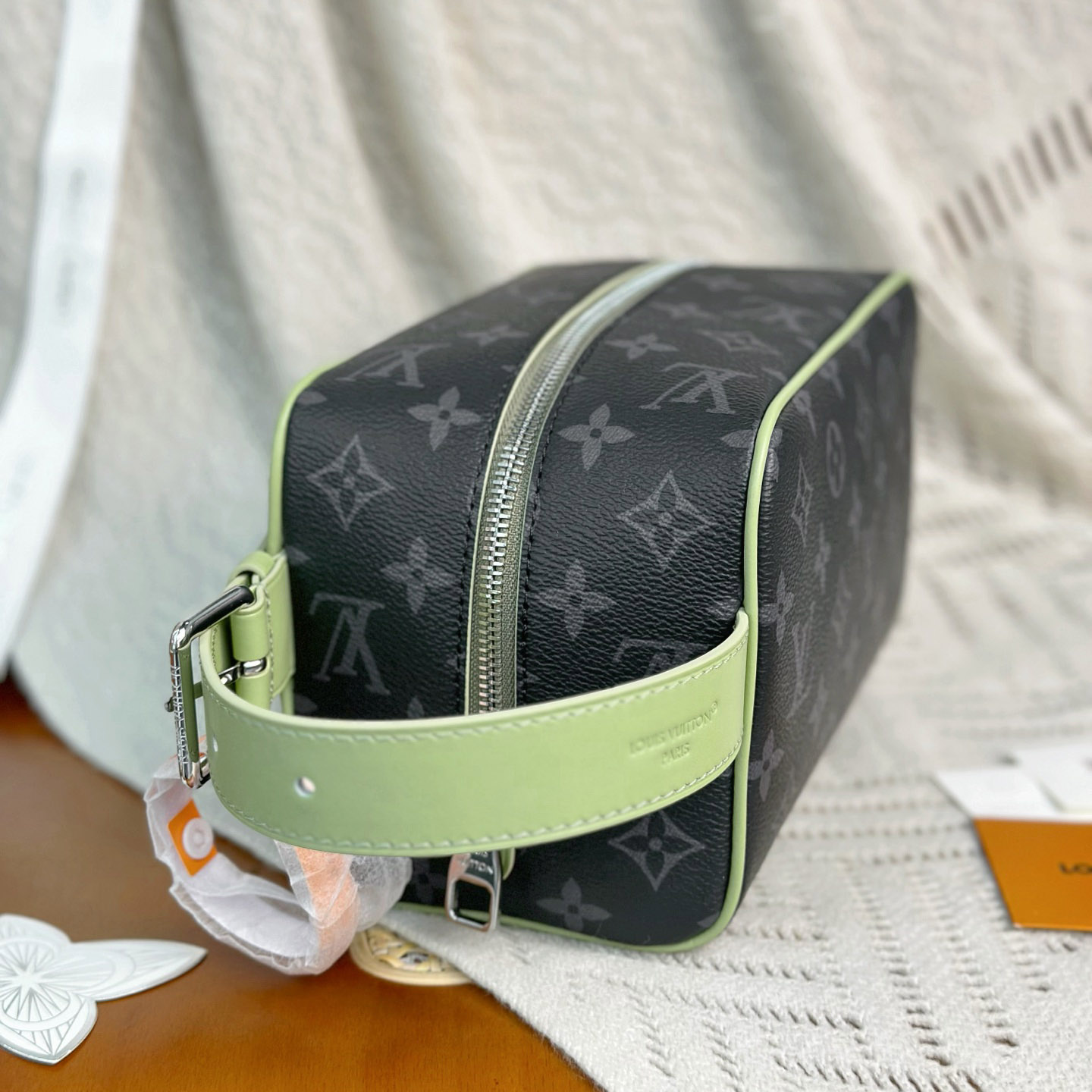 Louis Vuitton Locker Dopp Kit M28840 - DesignerGu