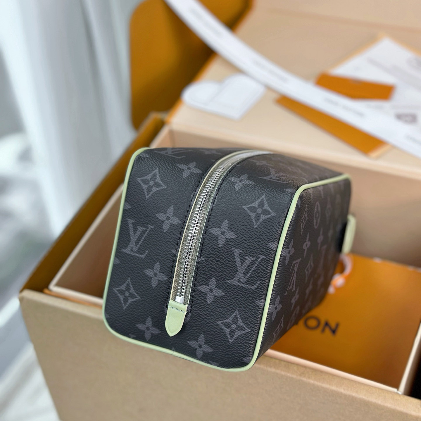 Louis Vuitton Locker Dopp Kit M28840 - DesignerGu