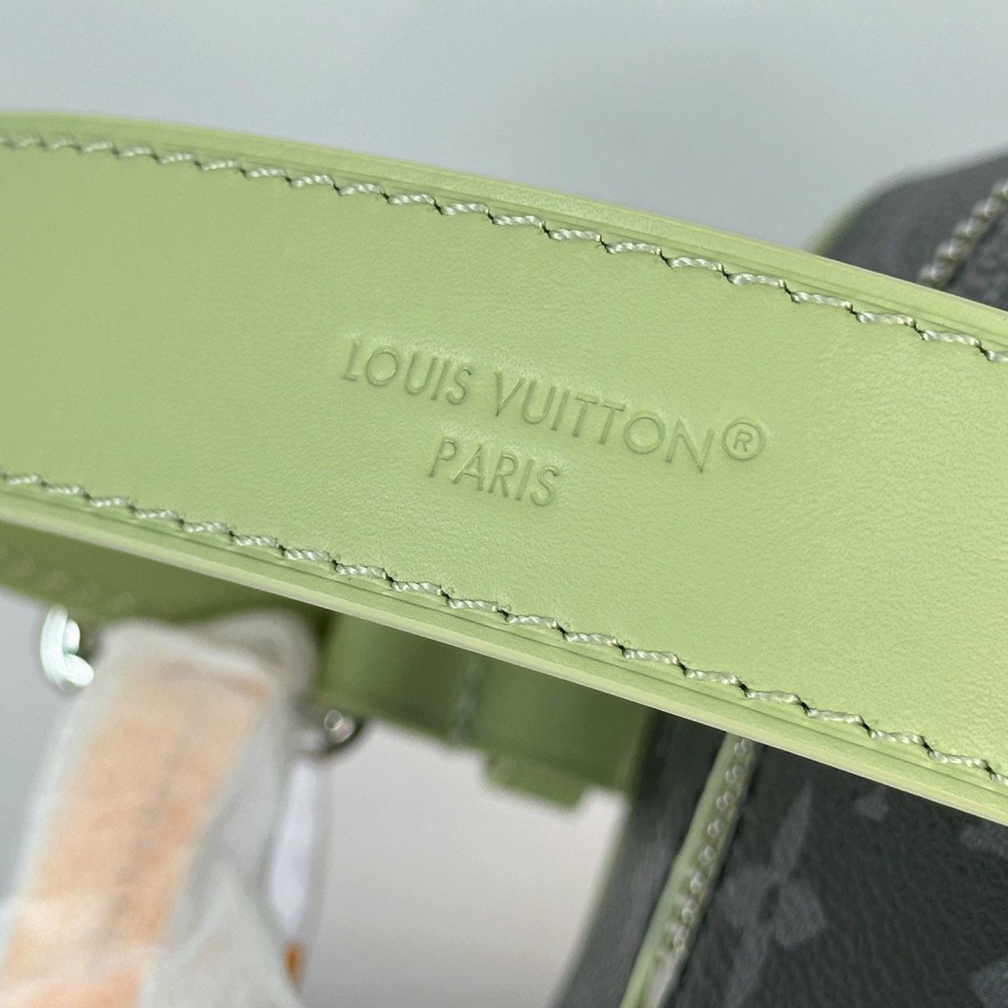 Louis Vuitton Locker Dopp Kit M28840 - DesignerGu