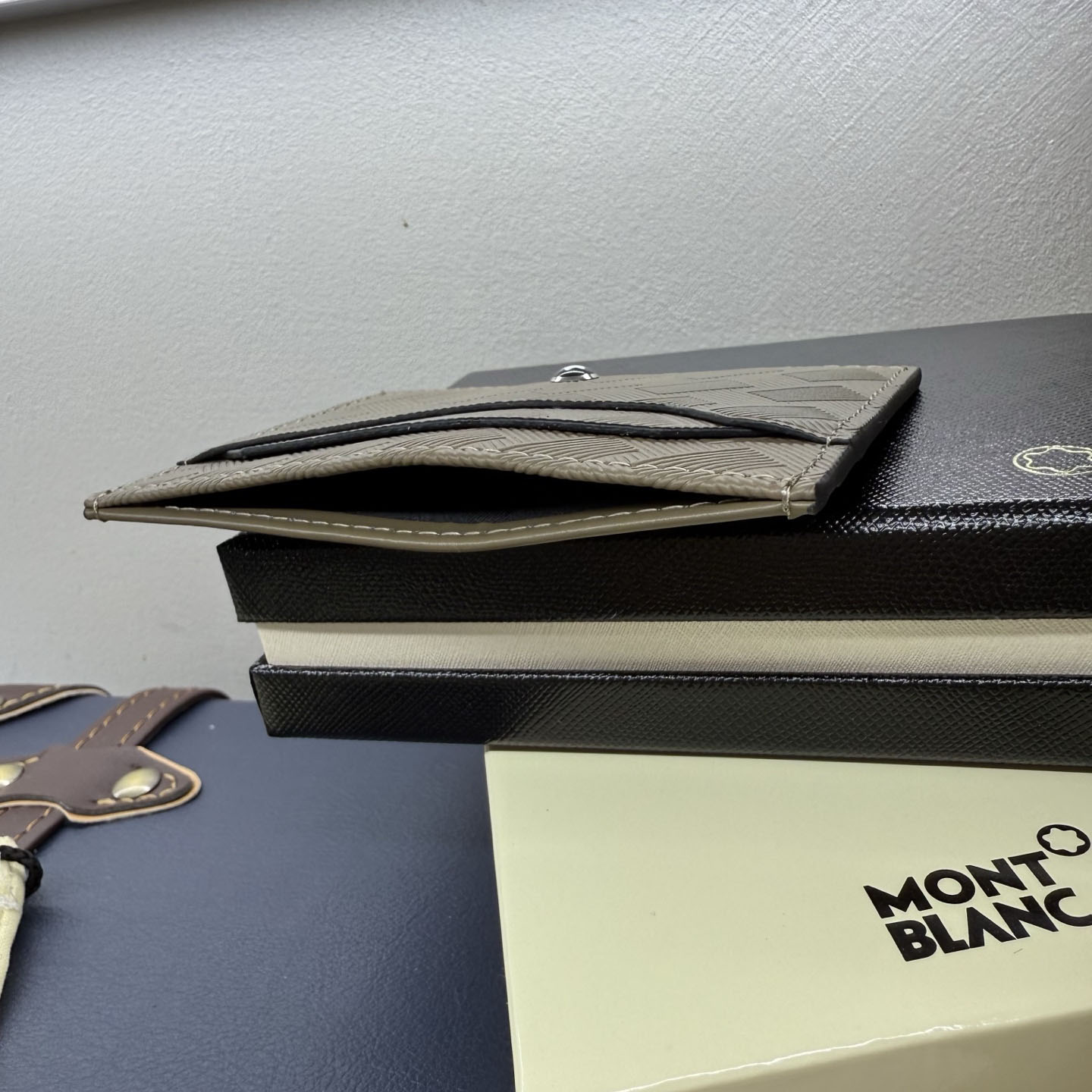 Montblanc Men's Extreme 3.0 Leather Card Holder - DesignerGu