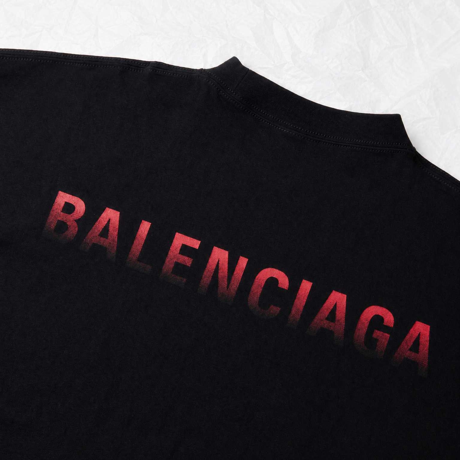 Balenciaga Balenciaga Back Gradient Oversized T-shirt in Black - DesignerGu