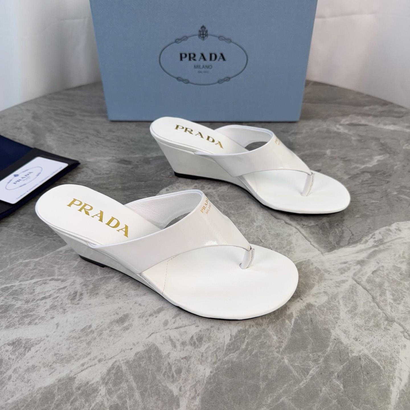 Prada Patent Leather Thong Sandals - DesignerGu