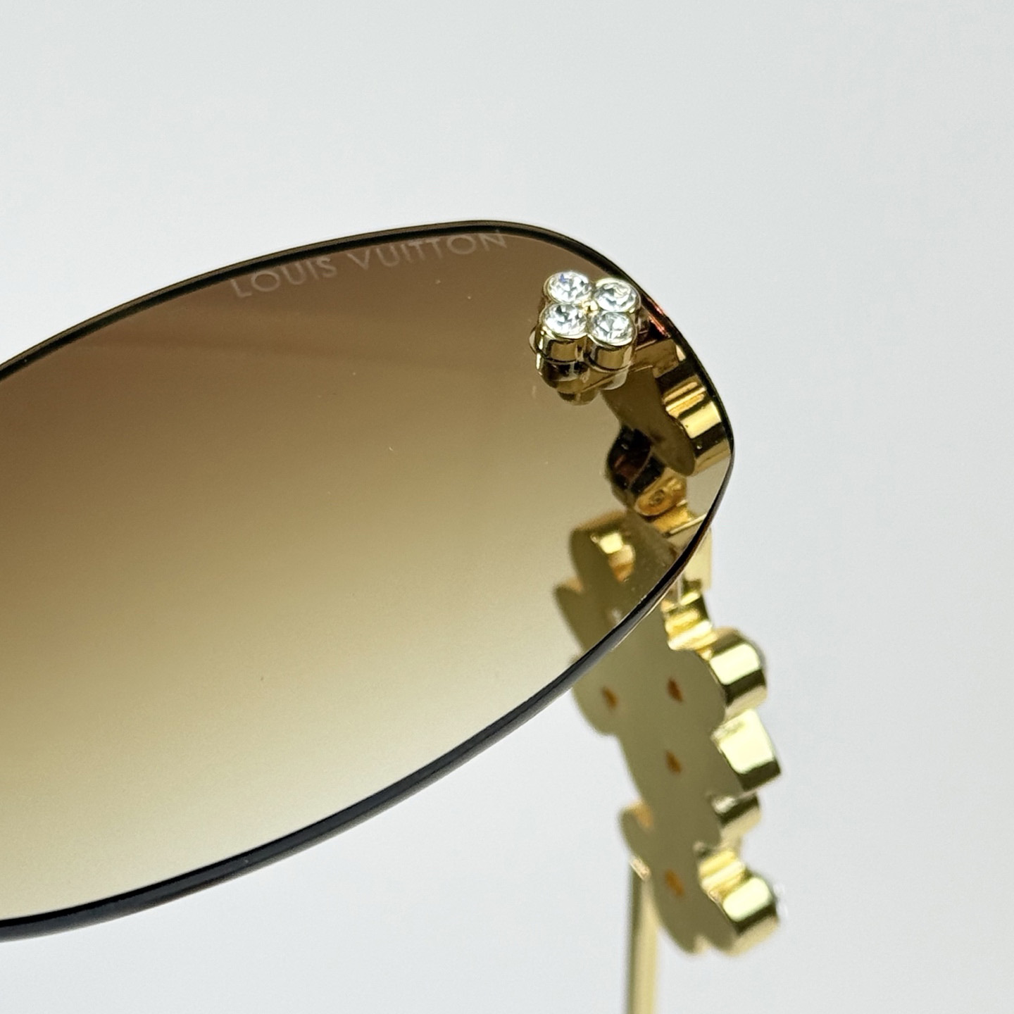 Louis Vuitton Z3186U Sunglasses   - DesignerGu