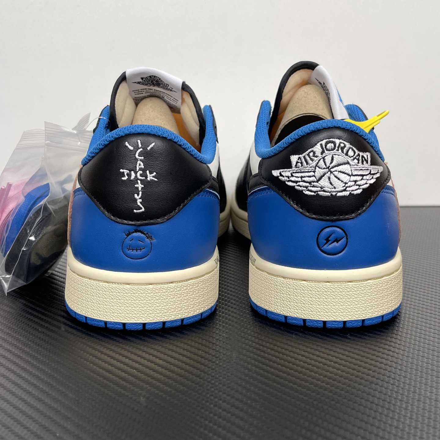 Travis Scott x Air Jordan 1 Low Sneaker      DM7866-140 - DesignerGu