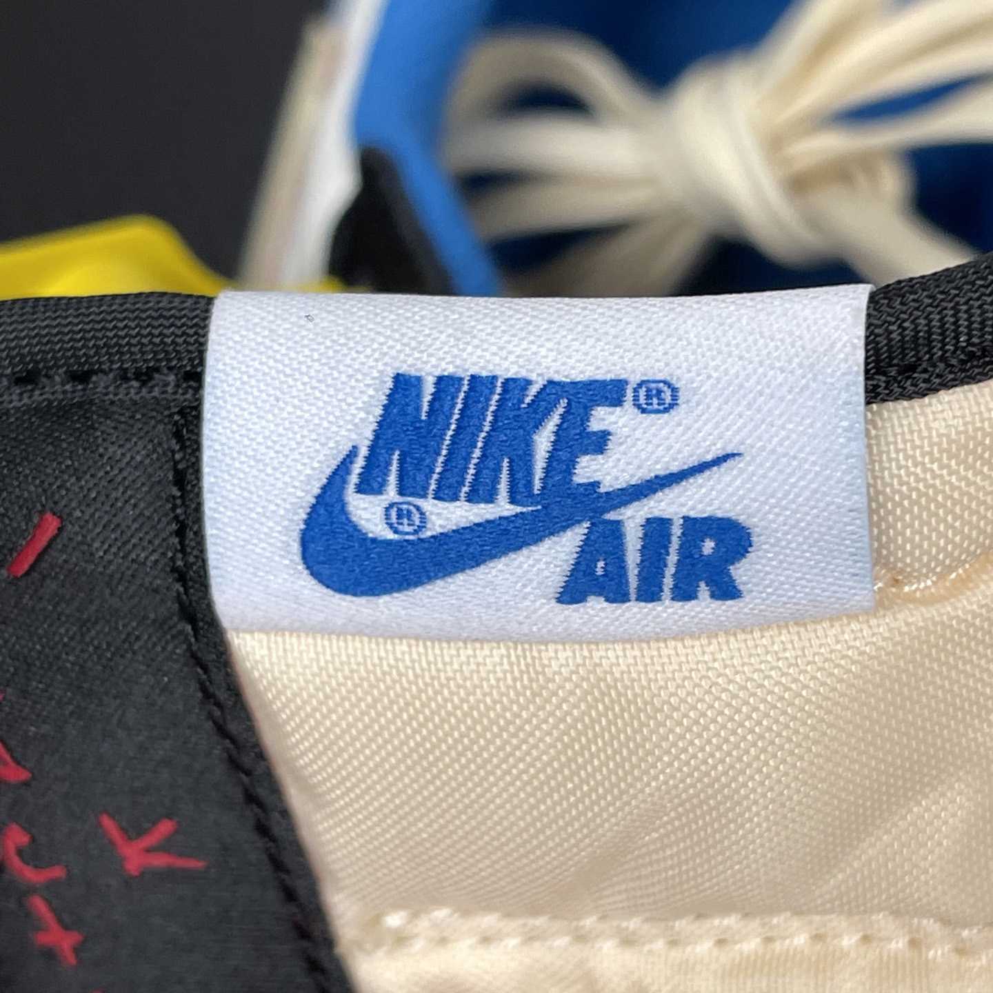 Travis Scott x Air Jordan 1 Low Sneaker      DM7866-140 - DesignerGu